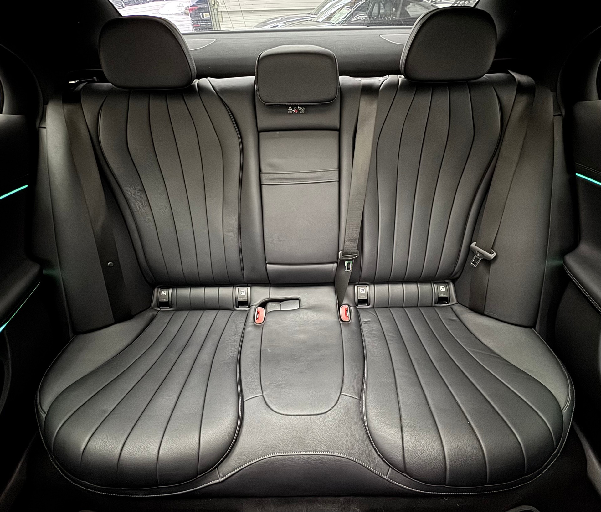 MERCEDES-BENZ E 220 d 4Matic 9G-Tronic-image-28