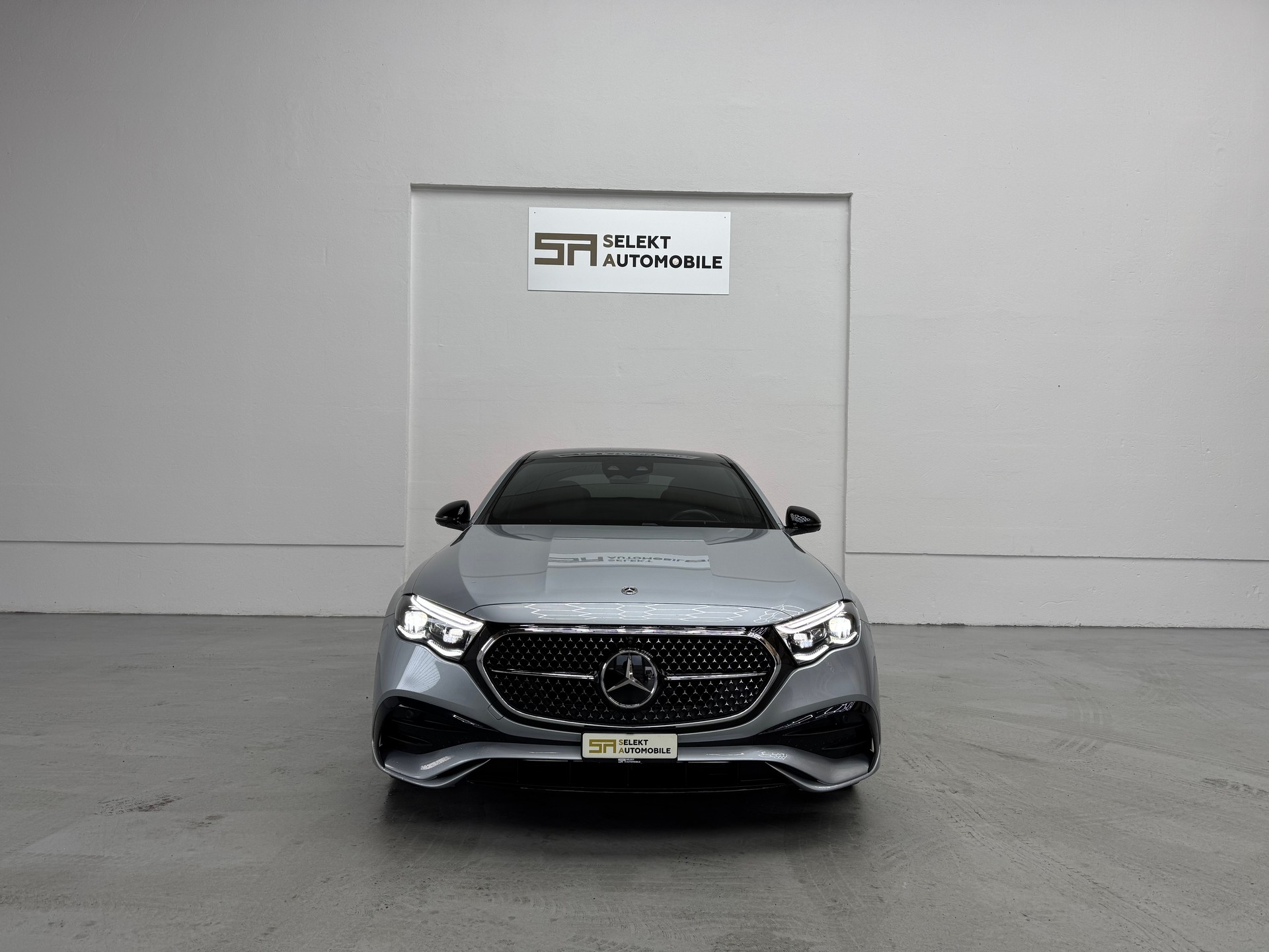 MERCEDES-BENZ E 220 d 4Matic 9G-Tronic-showroom-element-2