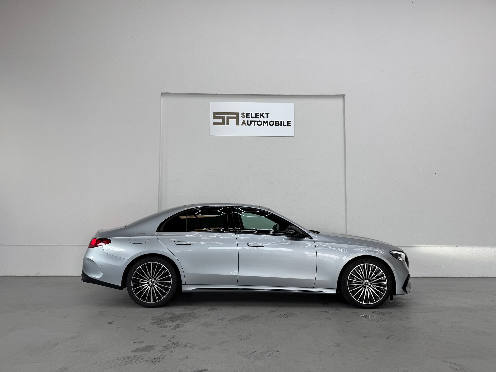 MERCEDES-BENZ E 220 d 4Matic 9G-Tronic-image-6