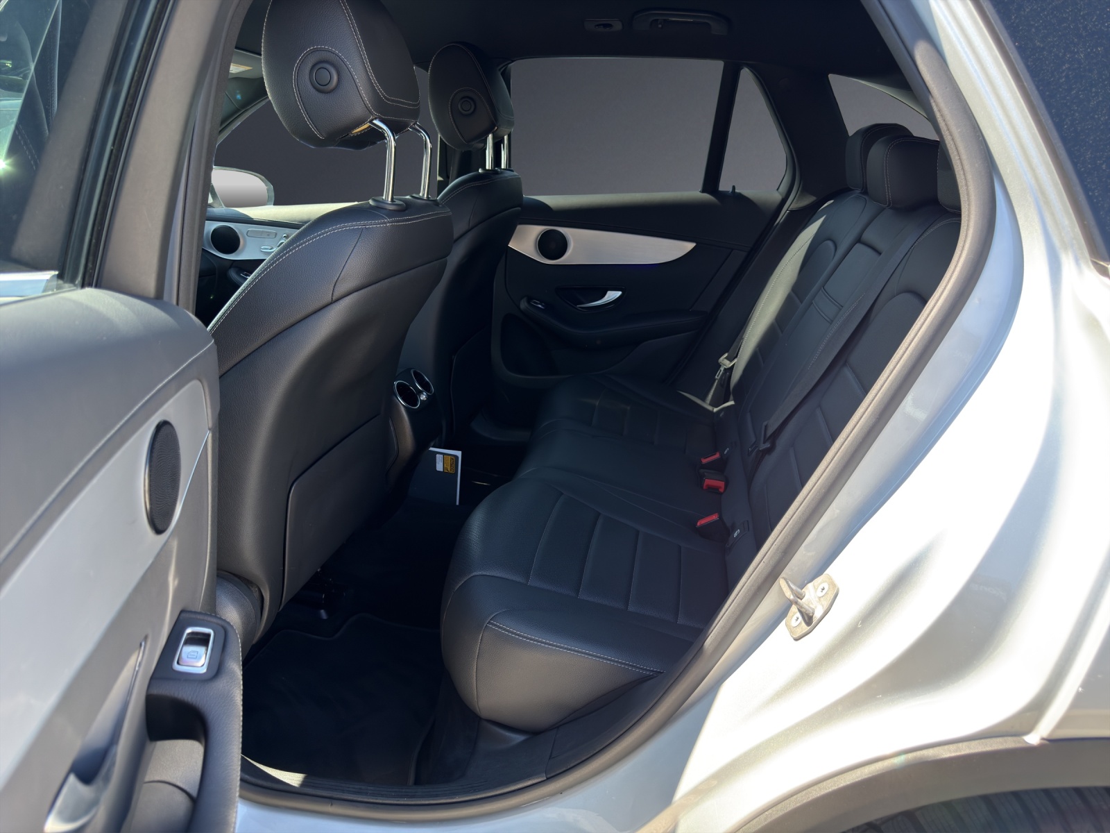 MERCEDES-BENZ GLC 300 AMG Line 4Matic 9G-Tronic-image-11