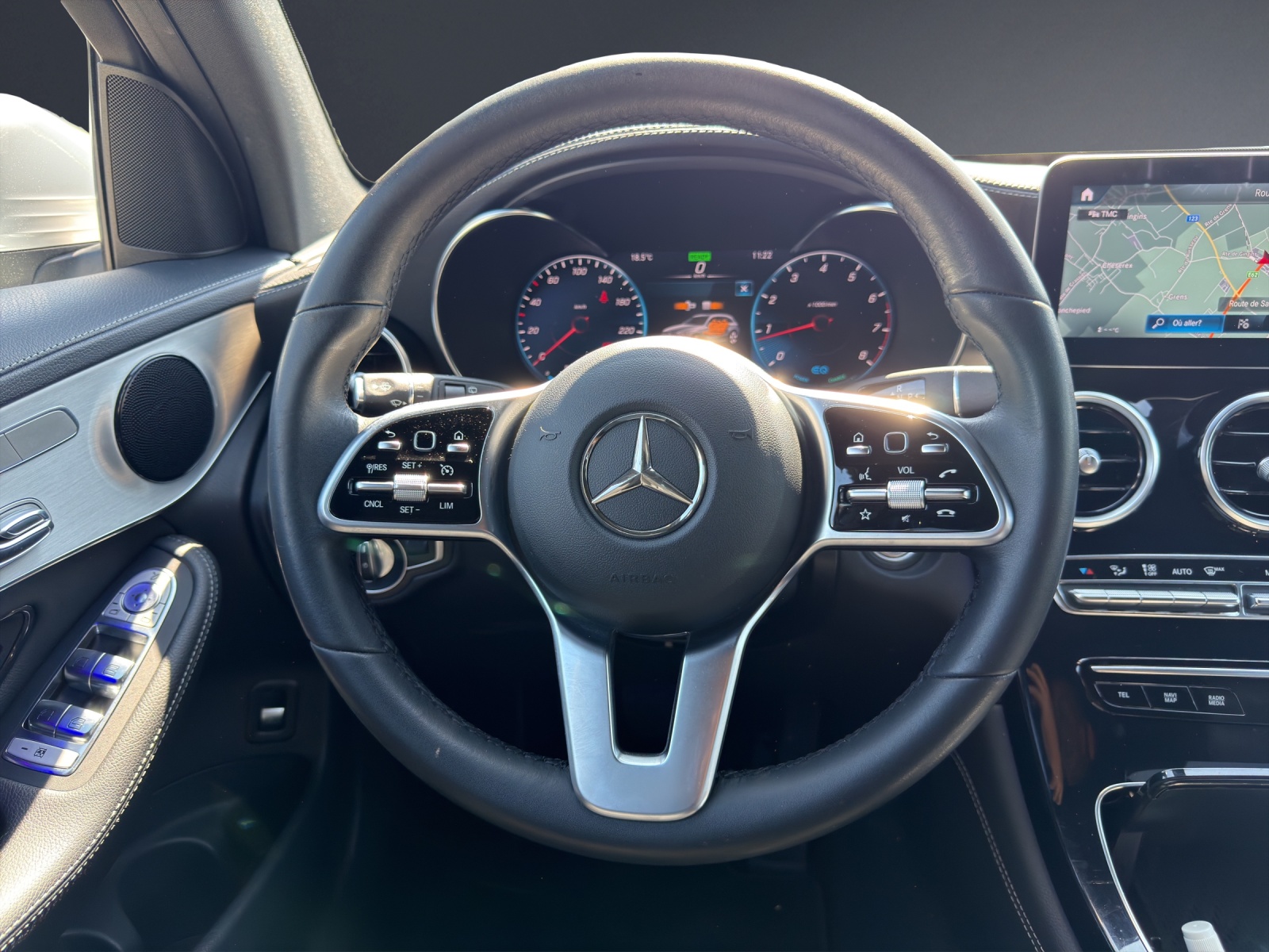 MERCEDES-BENZ GLC 300 AMG Line 4Matic 9G-Tronic-image-14