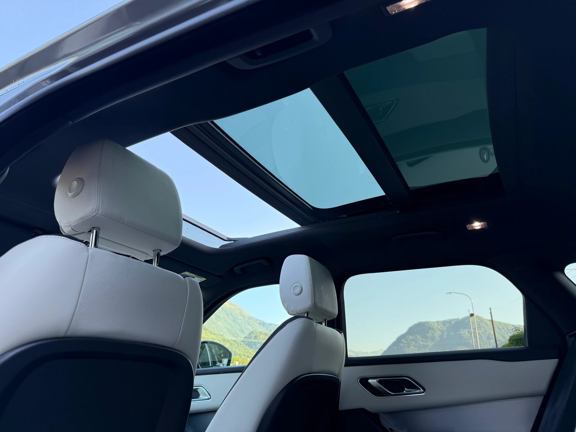 LAND ROVER Range Rover Velar R-Dynamic P 300 S Automatic-image-6