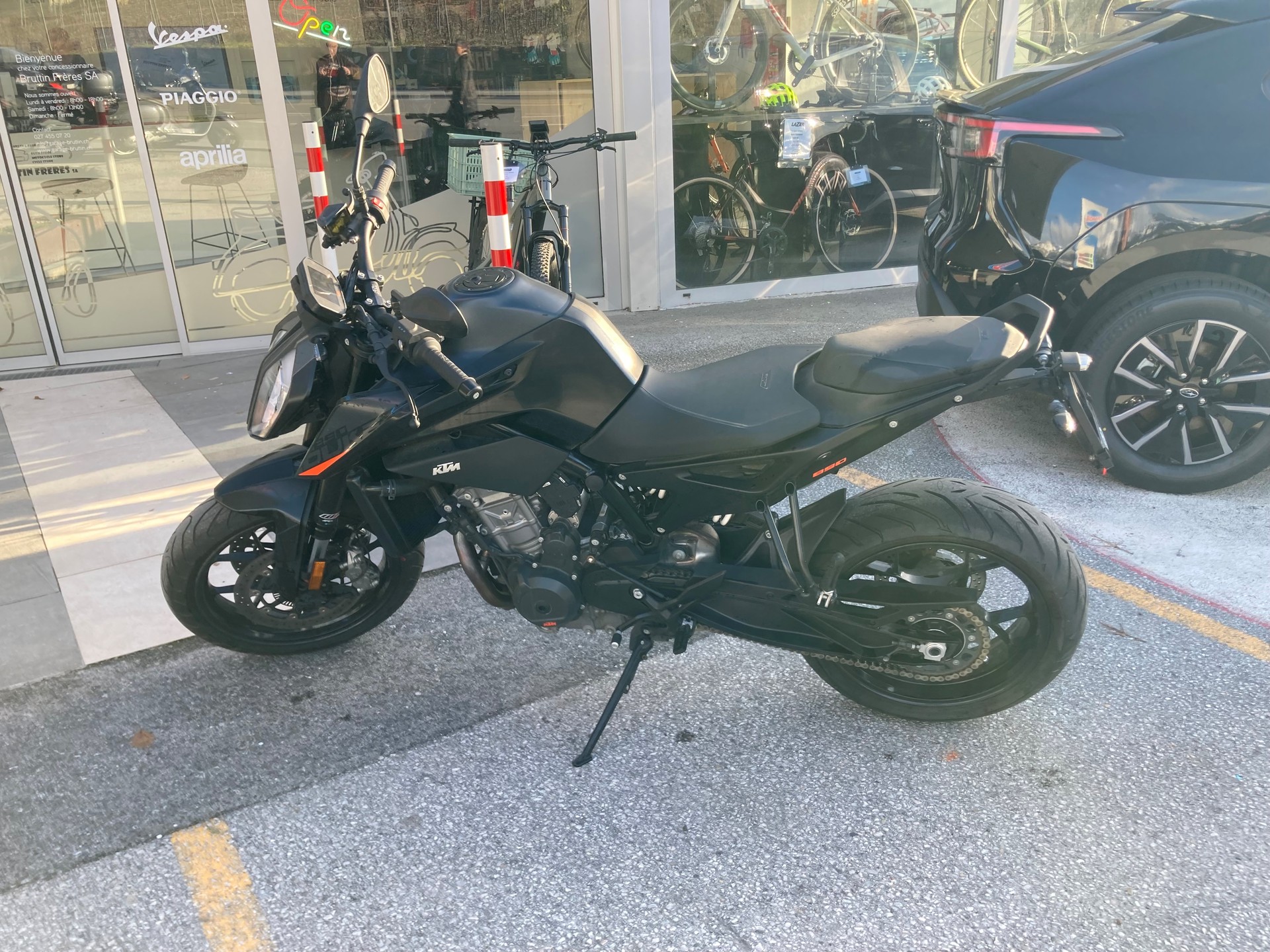 KTM 890 Duke-image-4