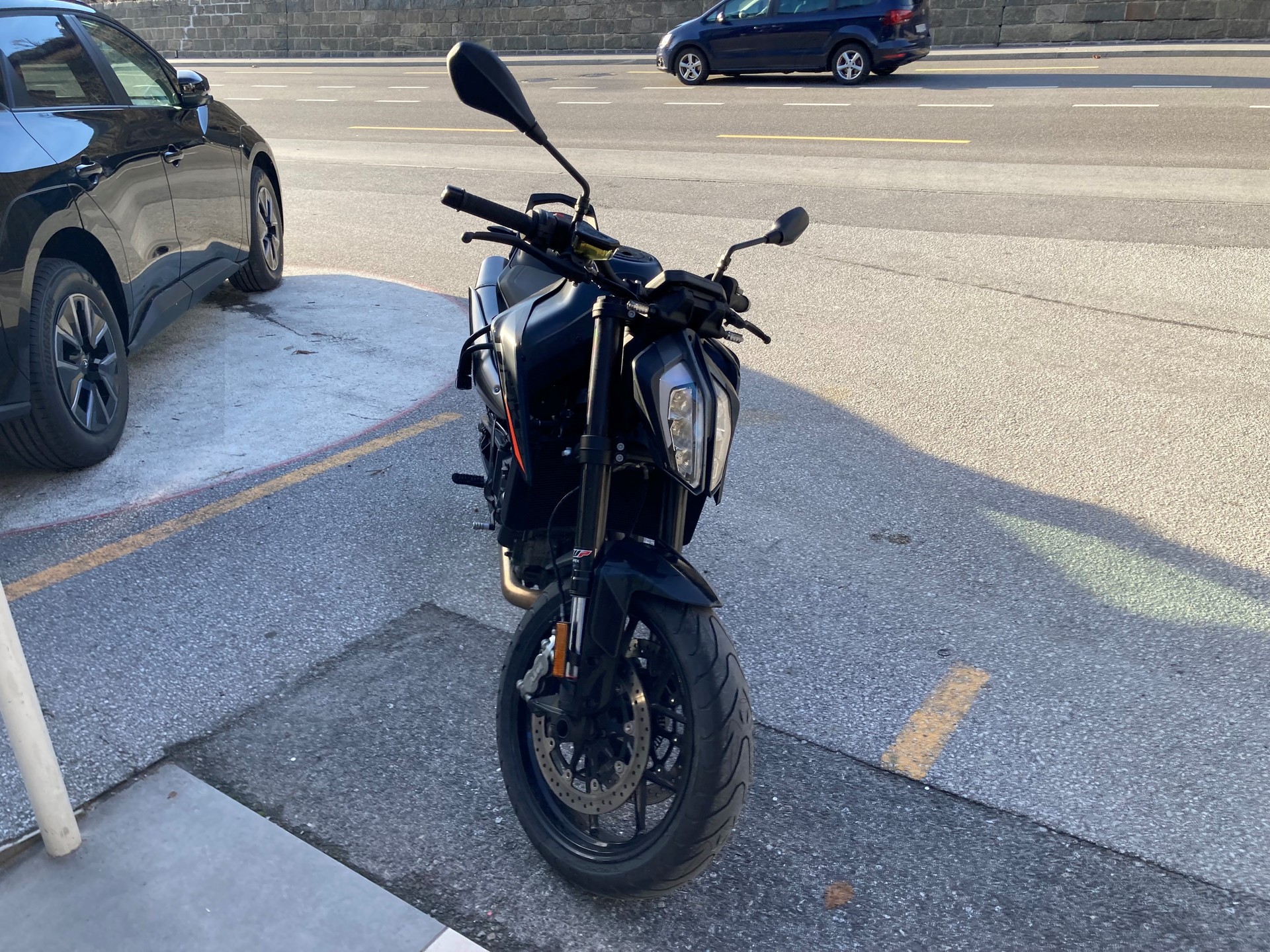 KTM 890 Duke-image-1