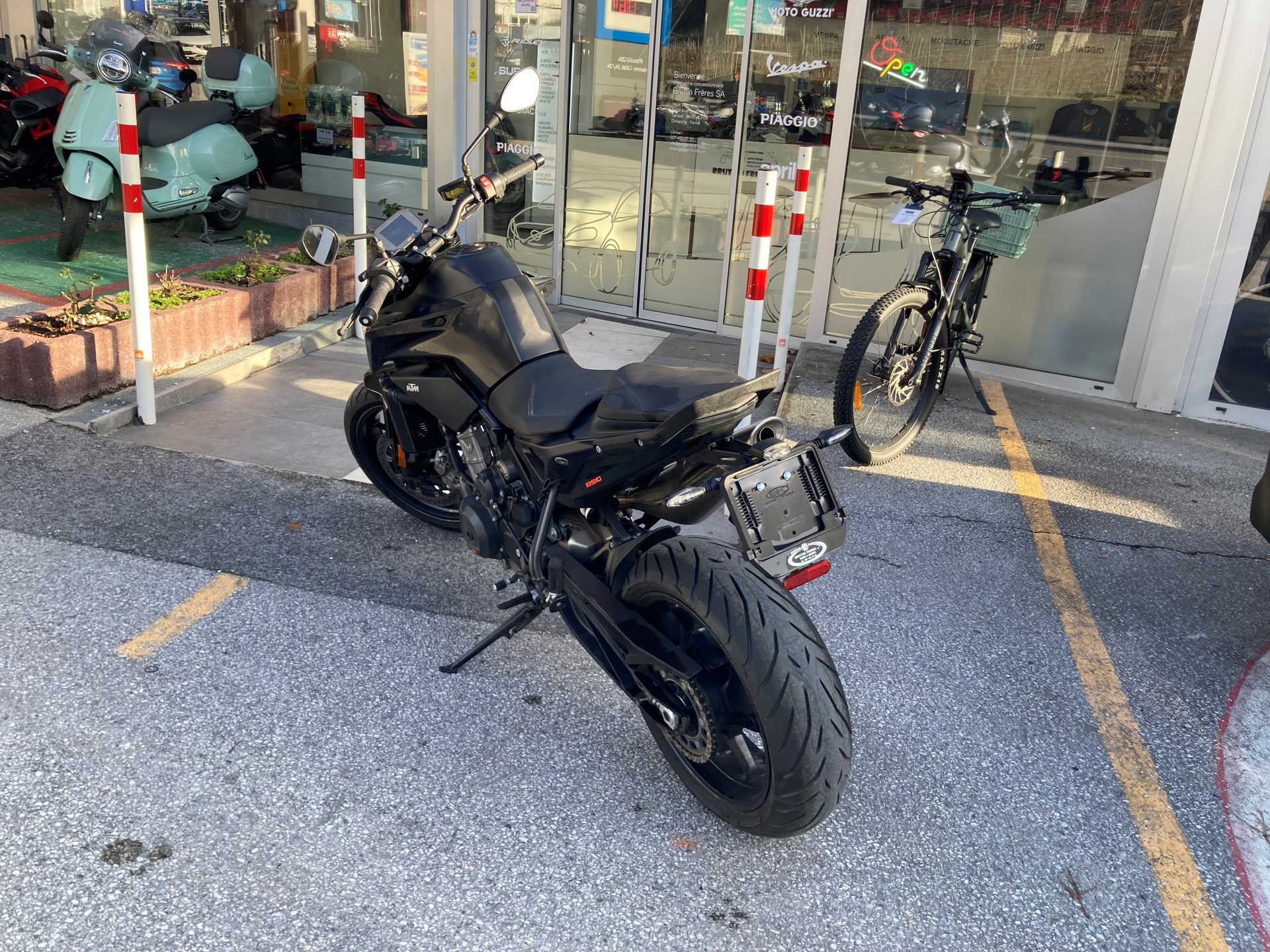 KTM 890 Duke-image-3