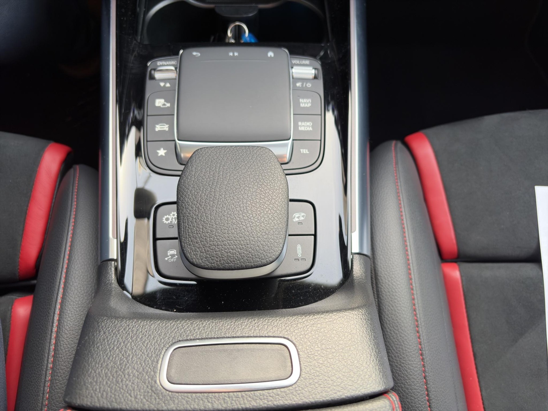 MERCEDES-BENZ GLA 45 S AMG 4matic+-image-15