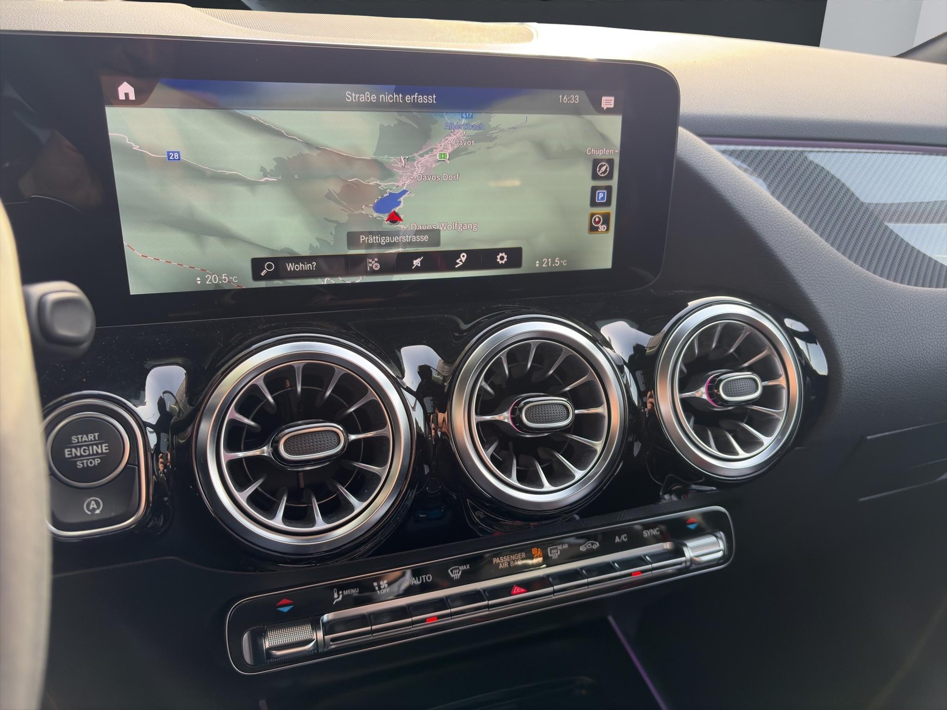 MERCEDES-BENZ GLA 45 S AMG 4matic+-image-12