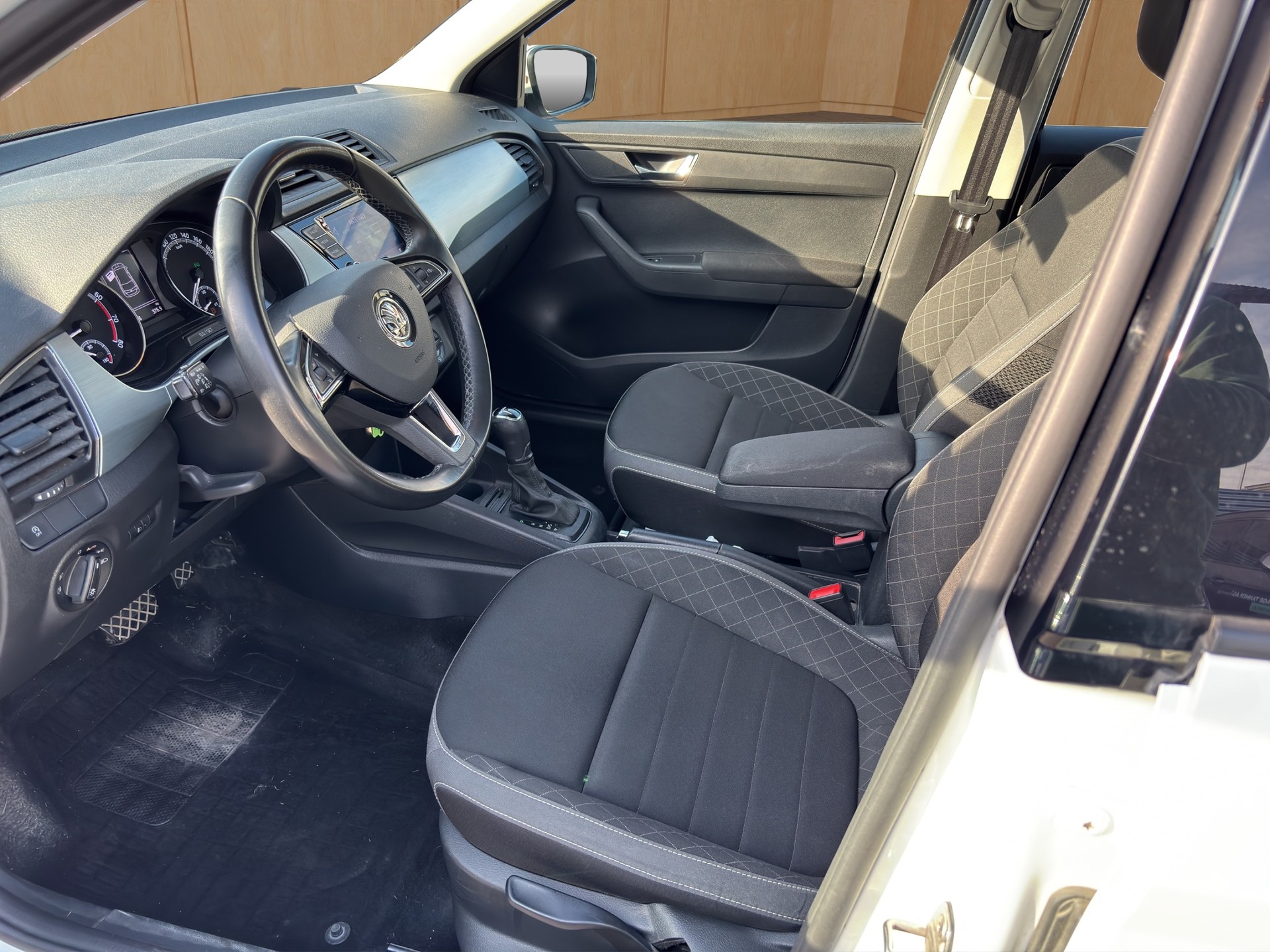 SKODA Fabia 1.0 TSI Ambition DSG-image-6