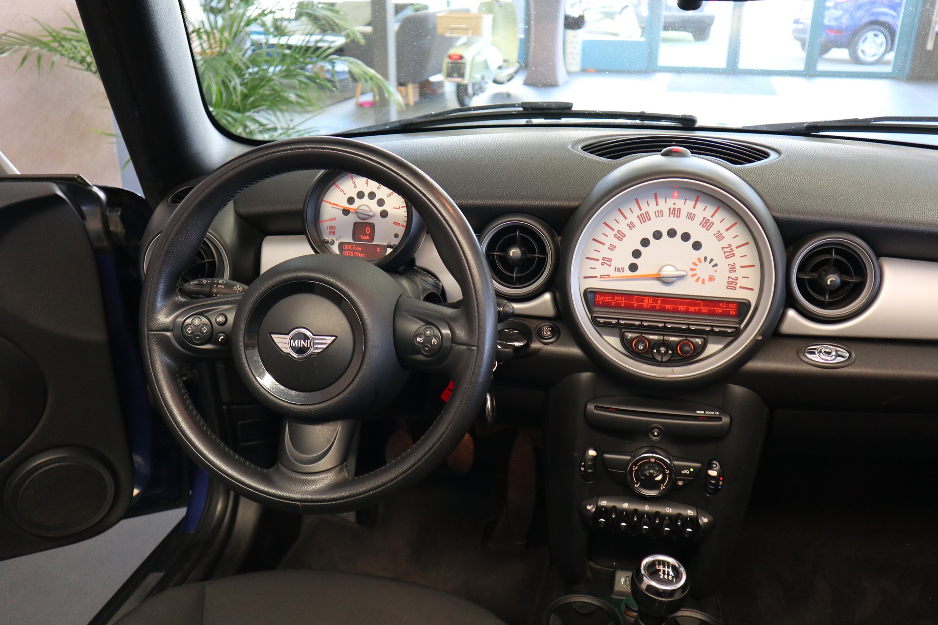 MINI Cabrio R57 1.6i Cooper-image-11