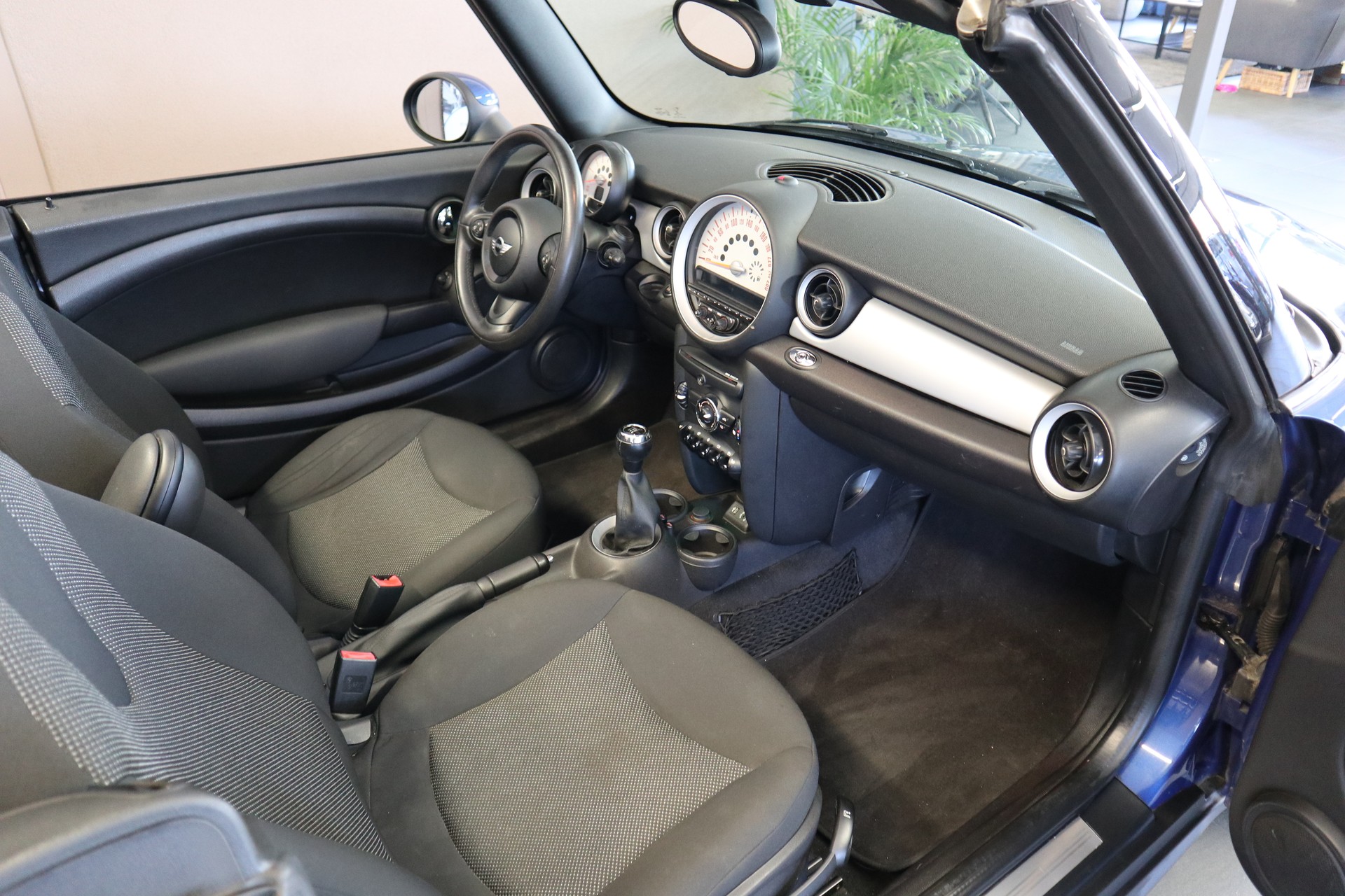 MINI Cabrio R57 1.6i Cooper-image-6