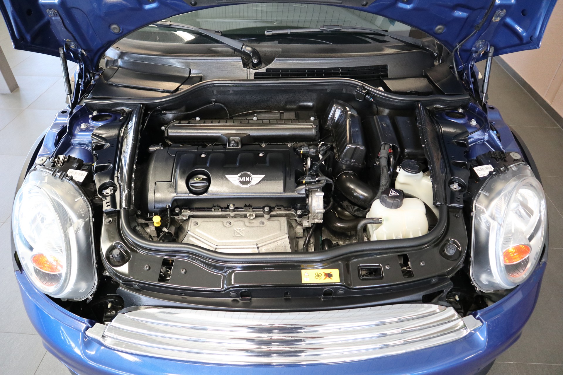MINI Cabrio R57 1.6i Cooper-image-15