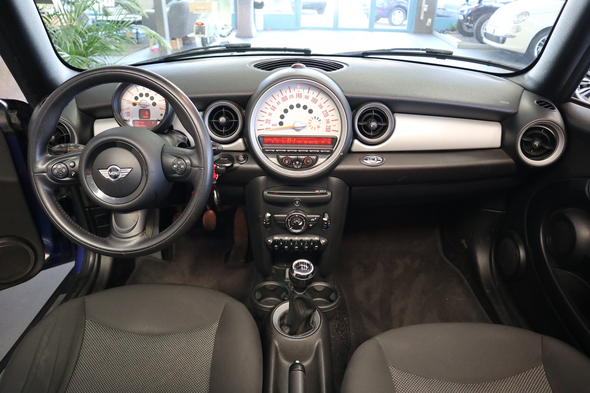 MINI Cabrio R57 1.6i Cooper-image-13