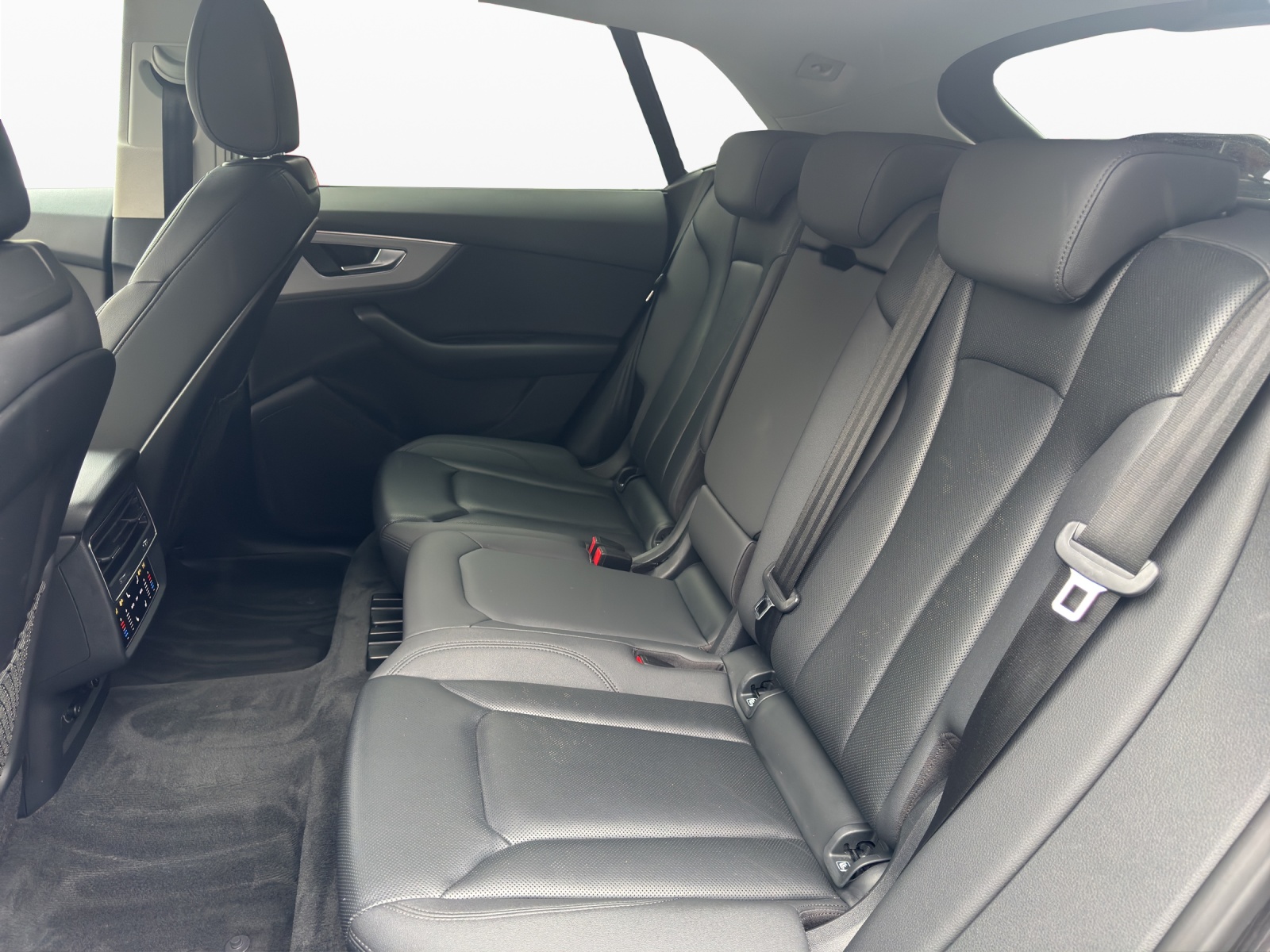 AUDI Q8 50 TDI quattro tiptronic-image-17
