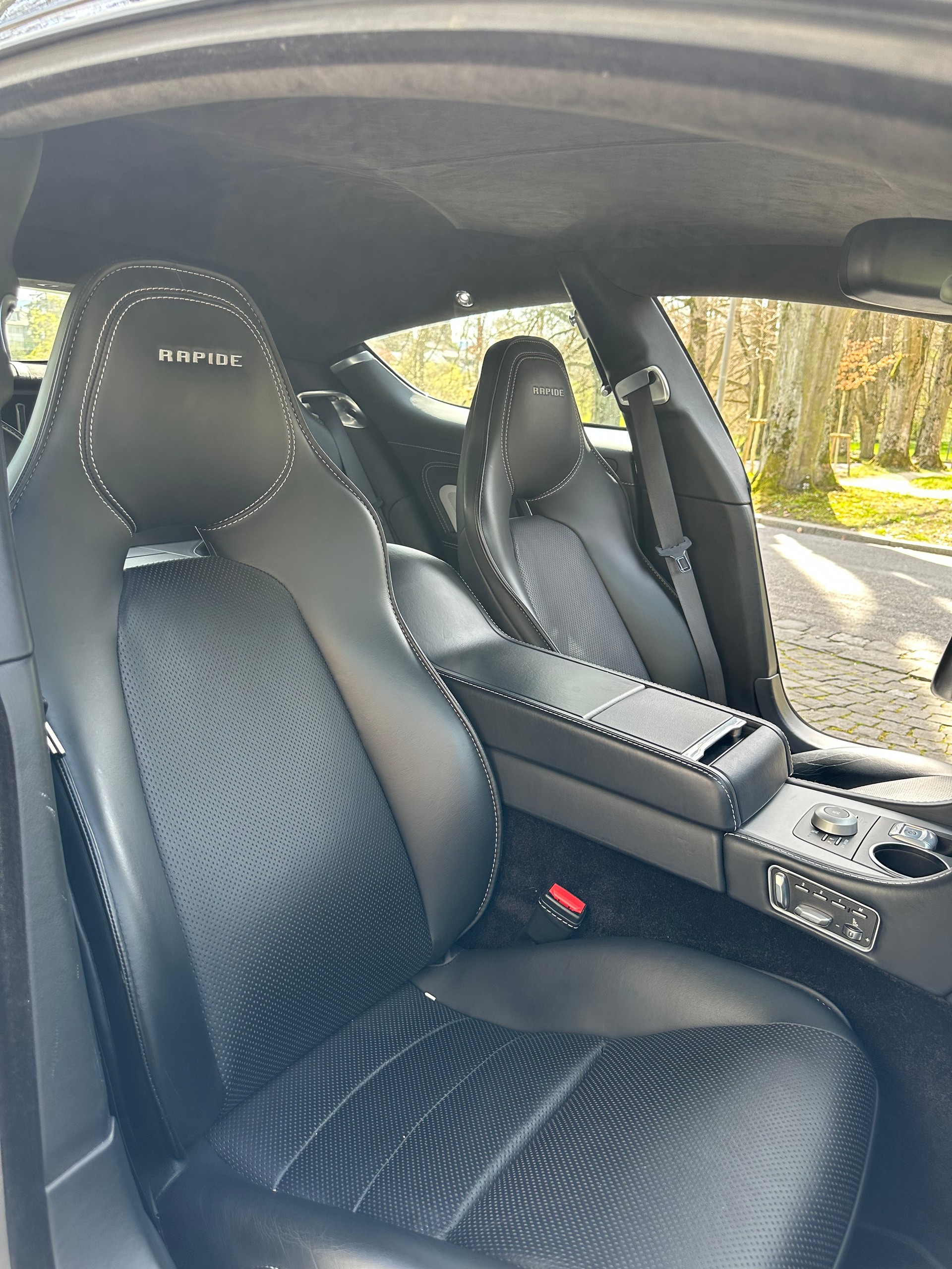 ASTON MARTIN Rapide 5.9 V12 Touchtronic 2-image-12