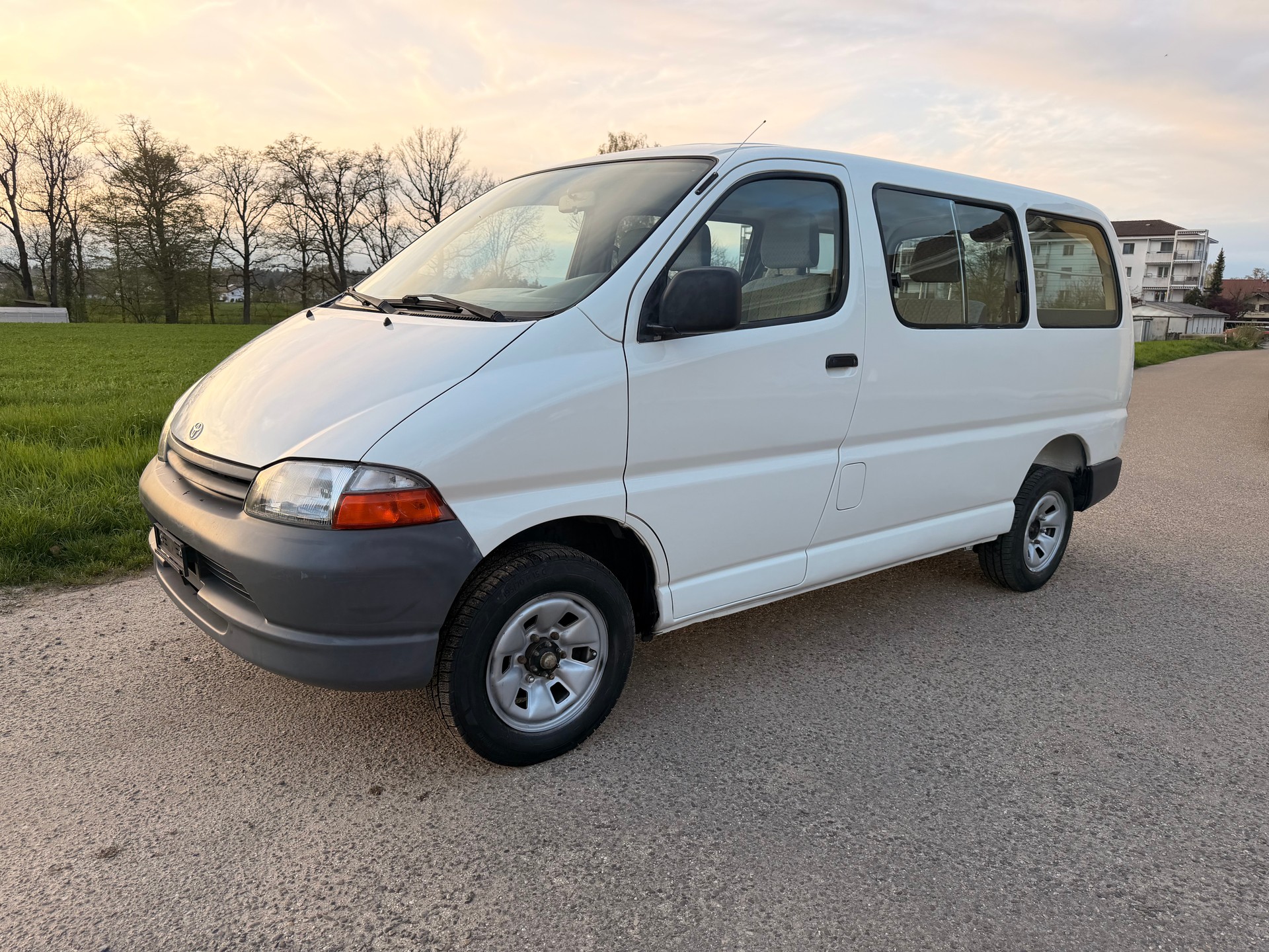 TOYOTA Hiace 2.7 Kombi 4x4-image-1