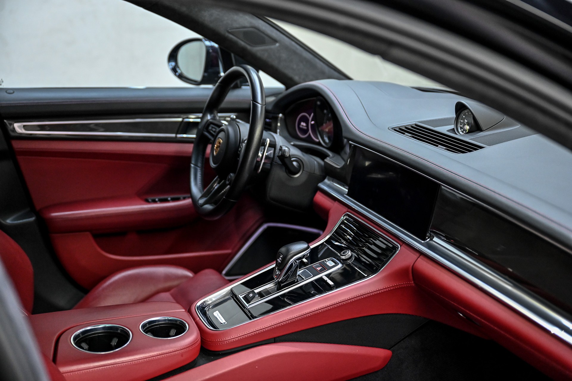 PORSCHE Panamera Turbo S E-Hybrid-image-21