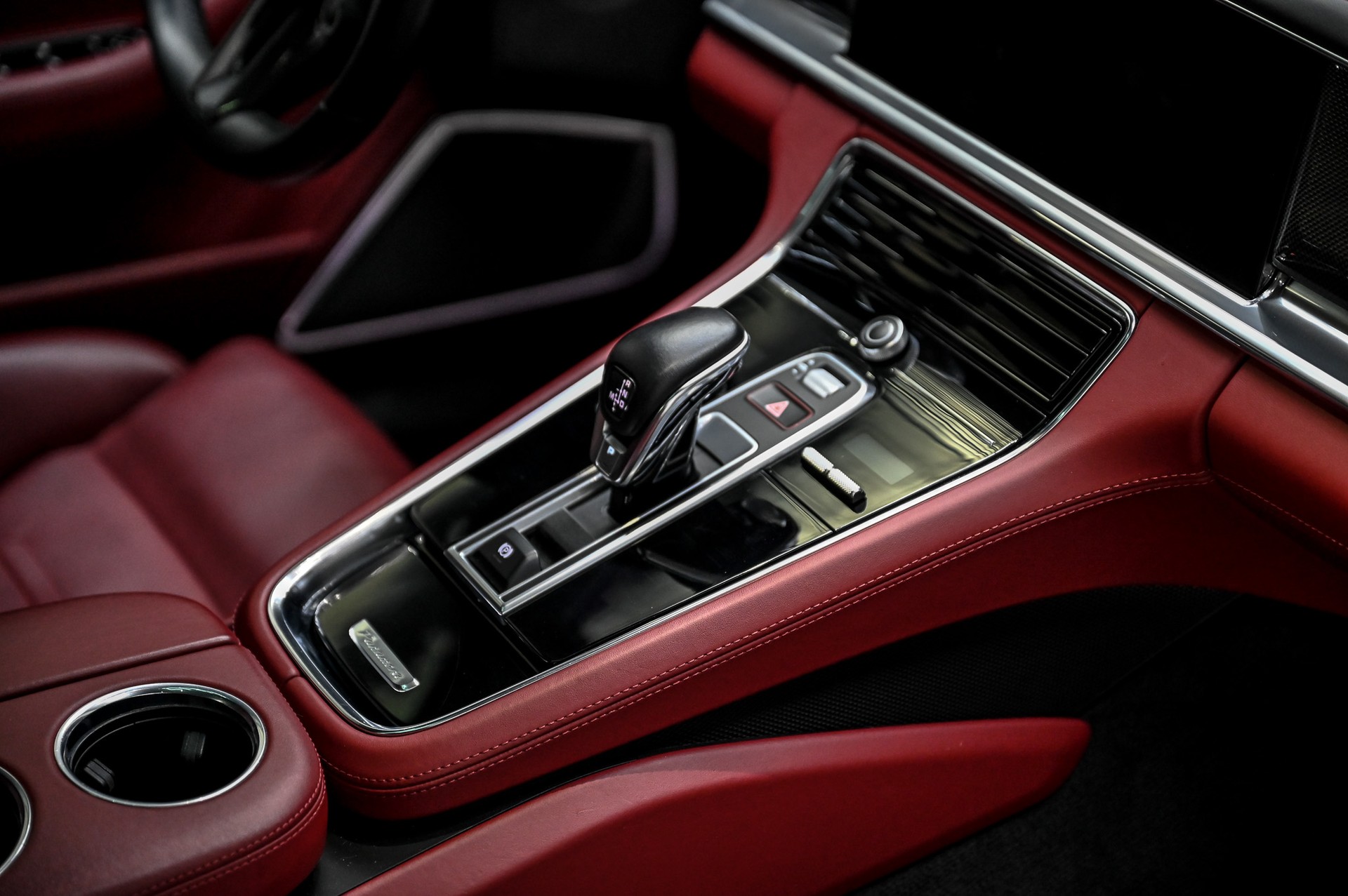 PORSCHE Panamera Turbo S E-Hybrid-image-40