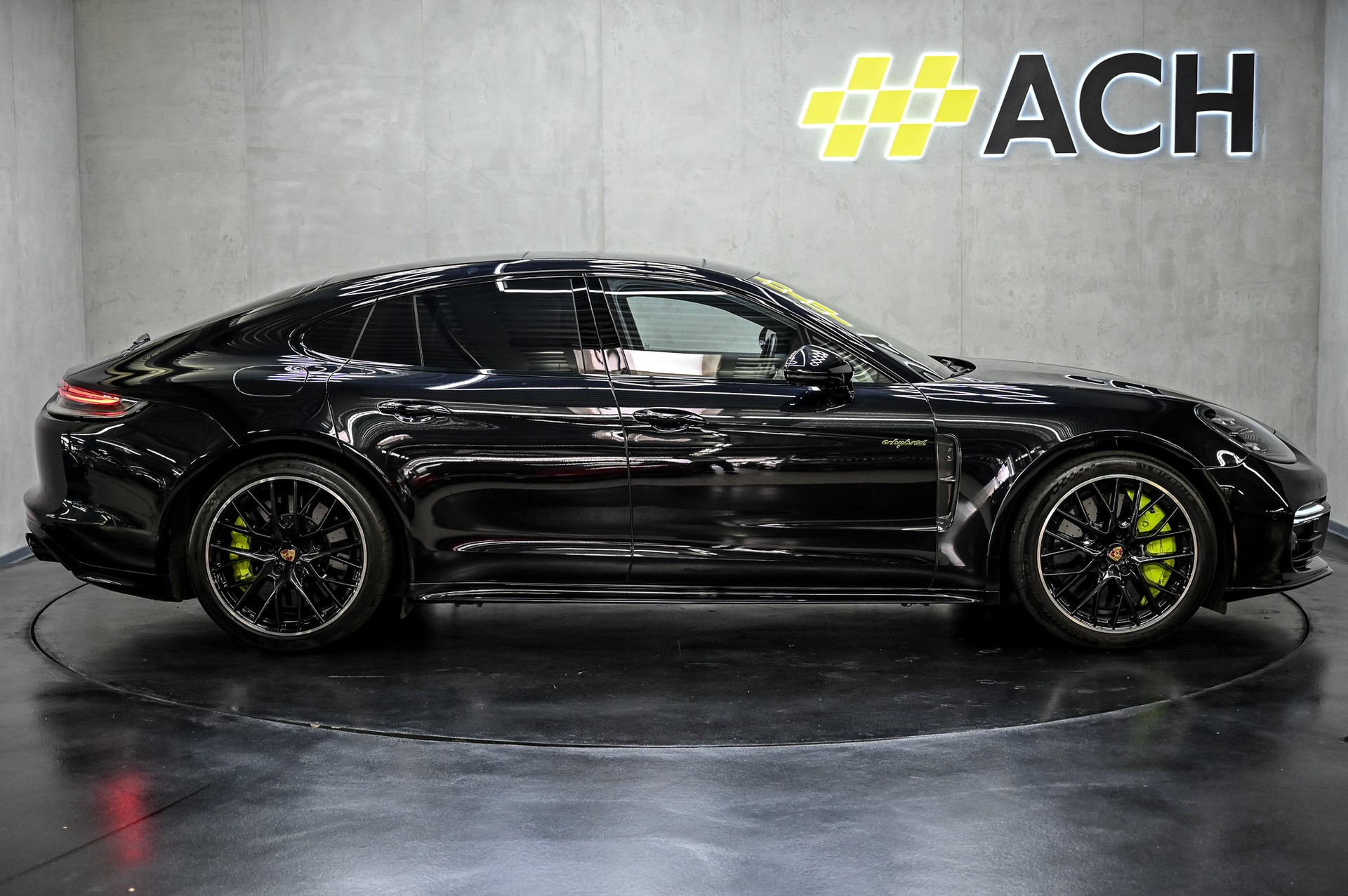 PORSCHE Panamera Turbo S E-Hybrid-image-10