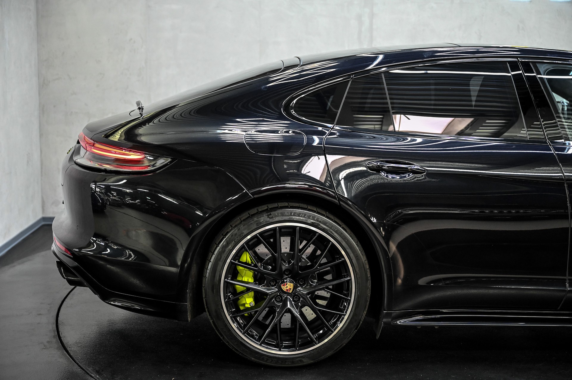 PORSCHE Panamera Turbo S E-Hybrid-image-13