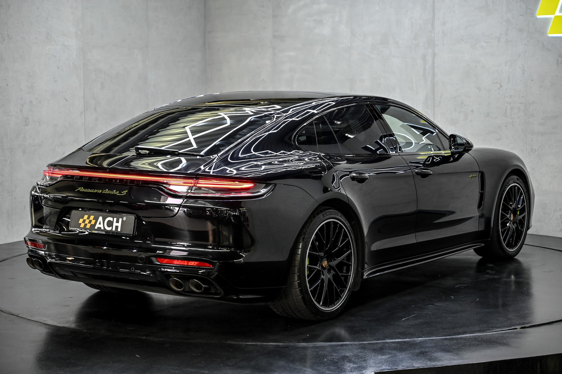 PORSCHE Panamera Turbo S E-Hybrid-image-8