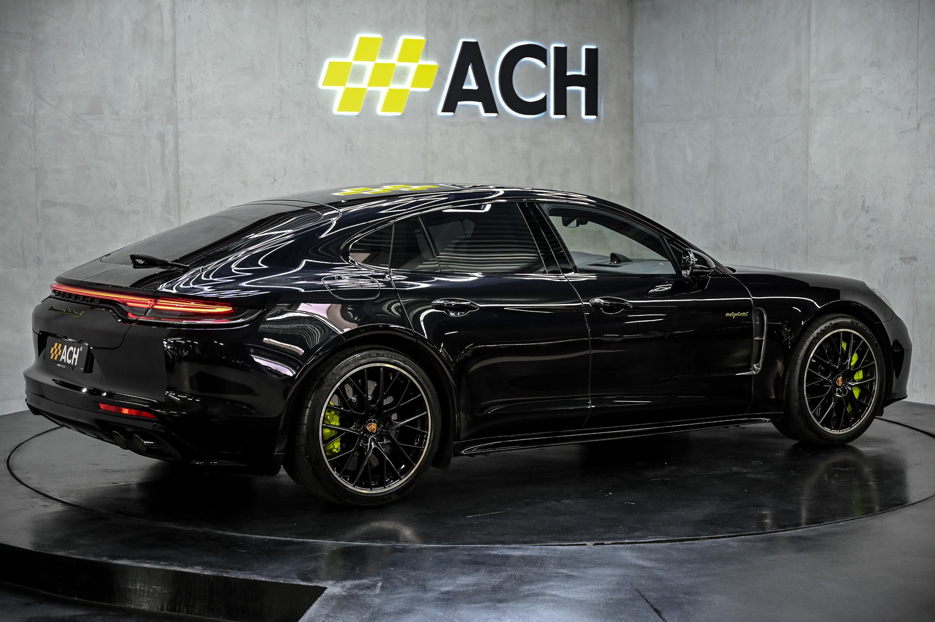 PORSCHE Panamera Turbo S E-Hybrid-image-9