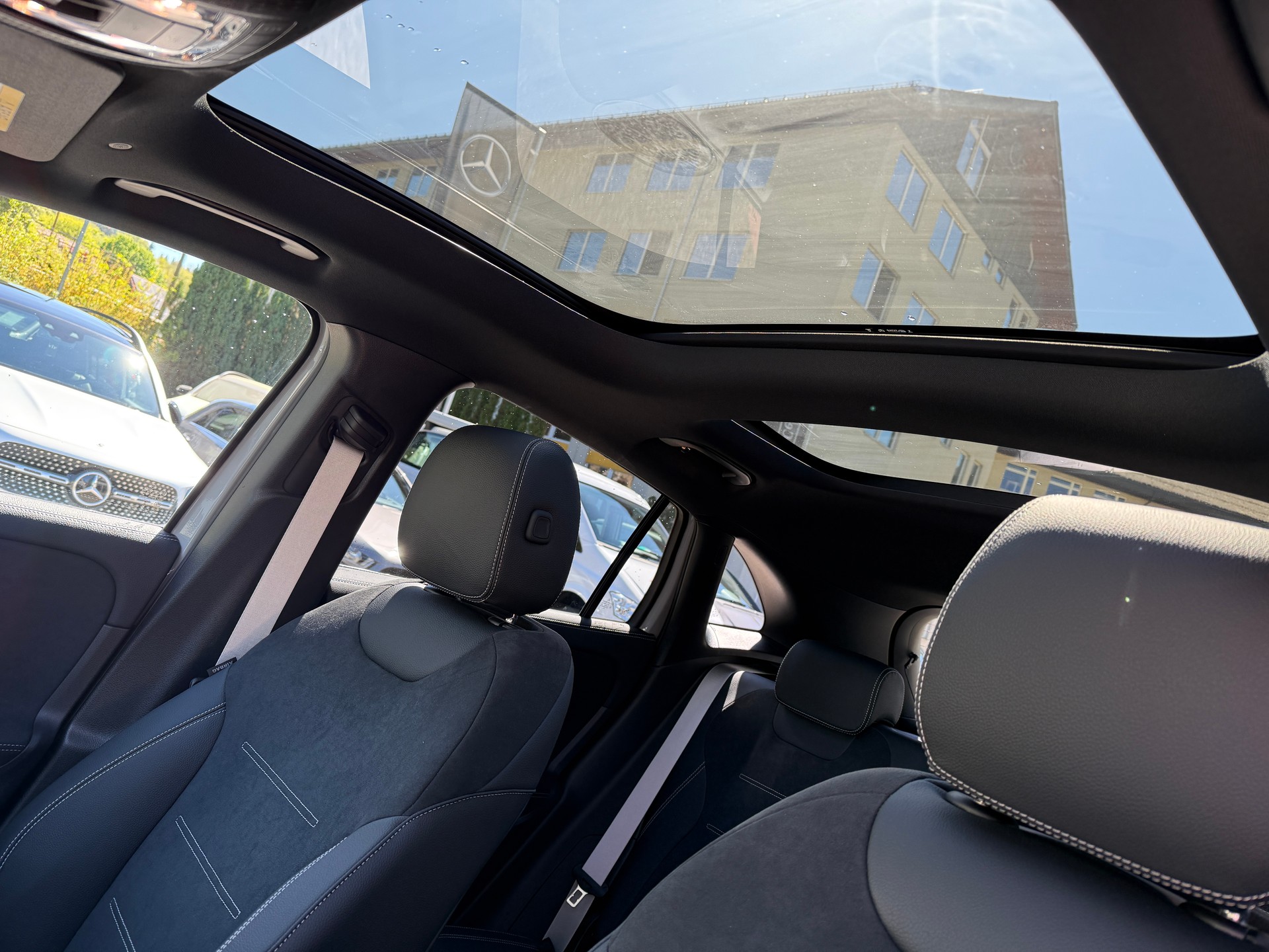 MERCEDES-BENZ GLA 250 4Matic 8G-DCT-image-11