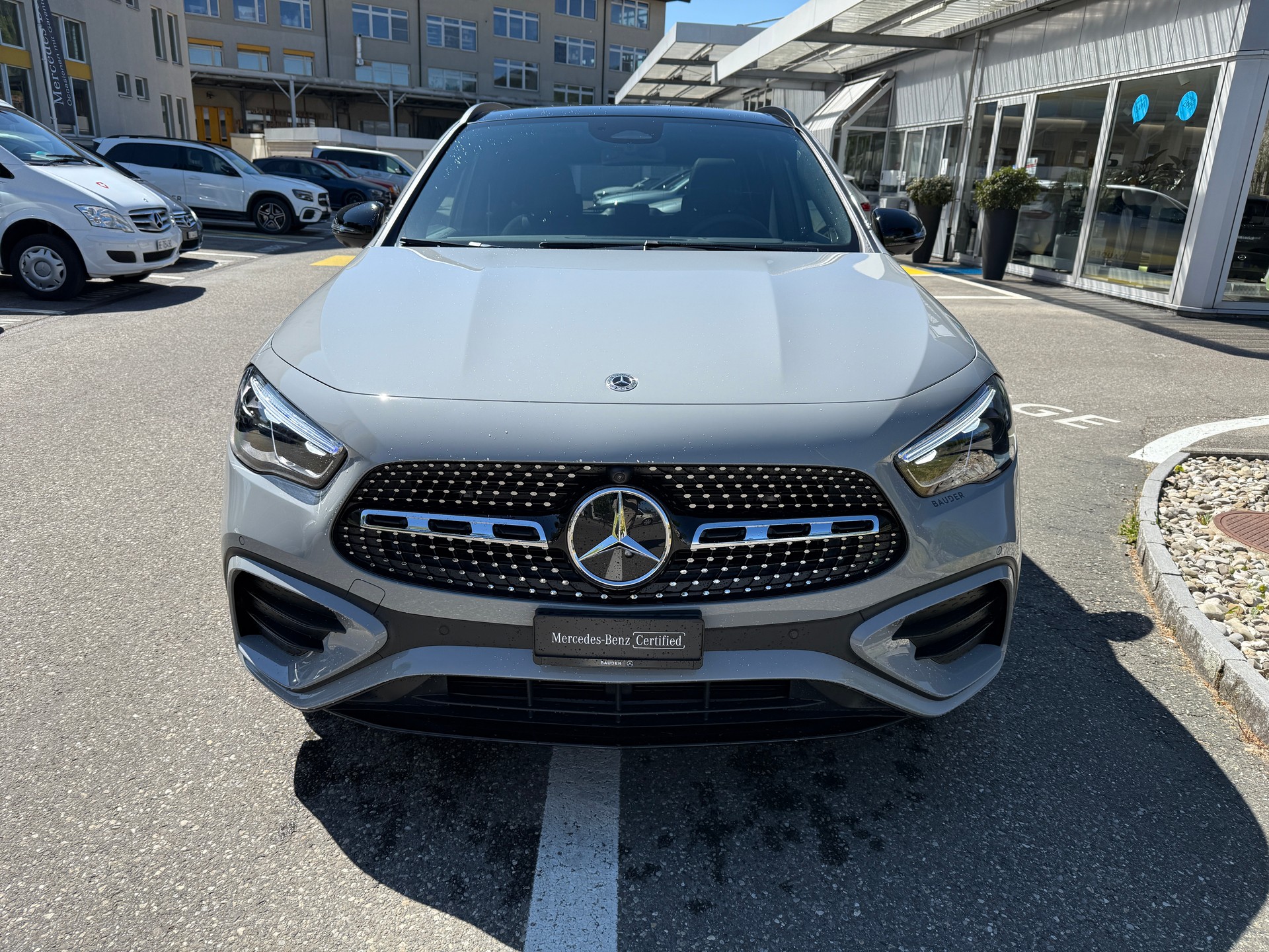 MERCEDES-BENZ GLA 250 4Matic 8G-DCT-showroom-element-1