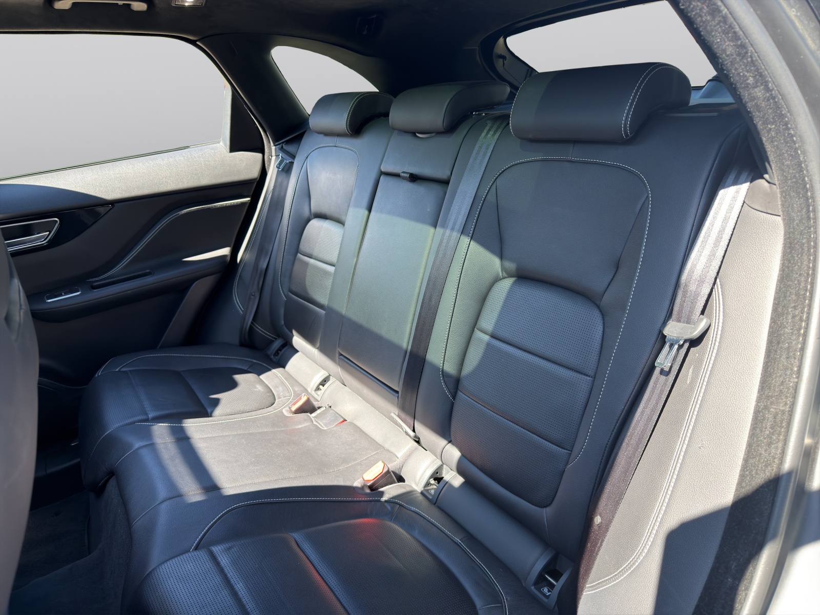 JAGUAR F-Pace 30t 2.0 Prestige AWD Automatik-image-8