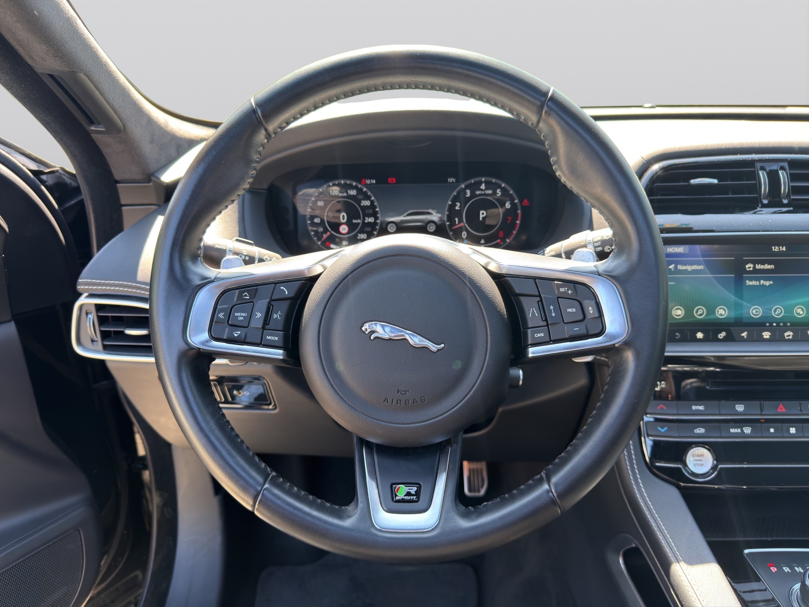 JAGUAR F-Pace 30t 2.0 Prestige AWD Automatik-image-5