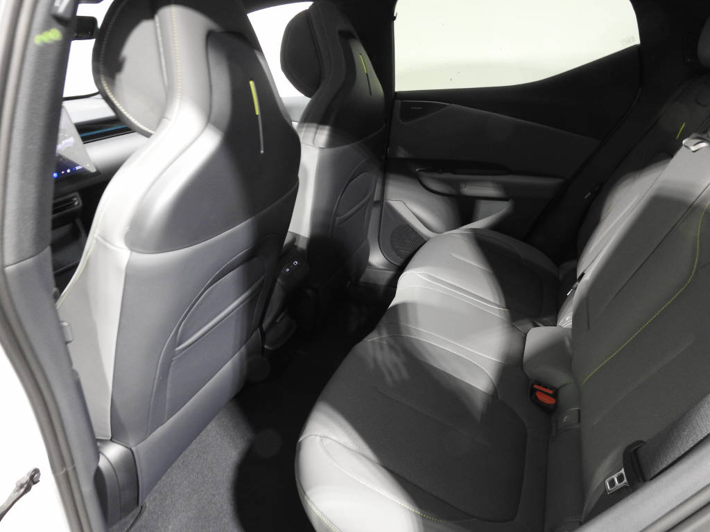 LYNK & CO 02-image-12