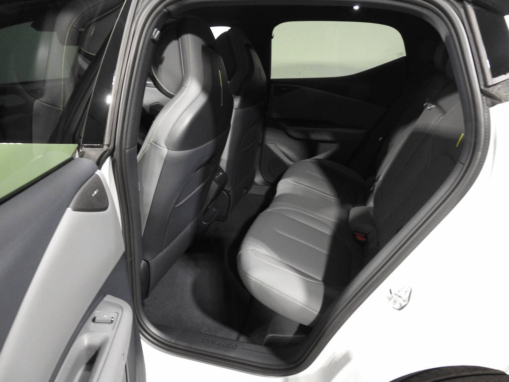 LYNK & CO 02-image-11