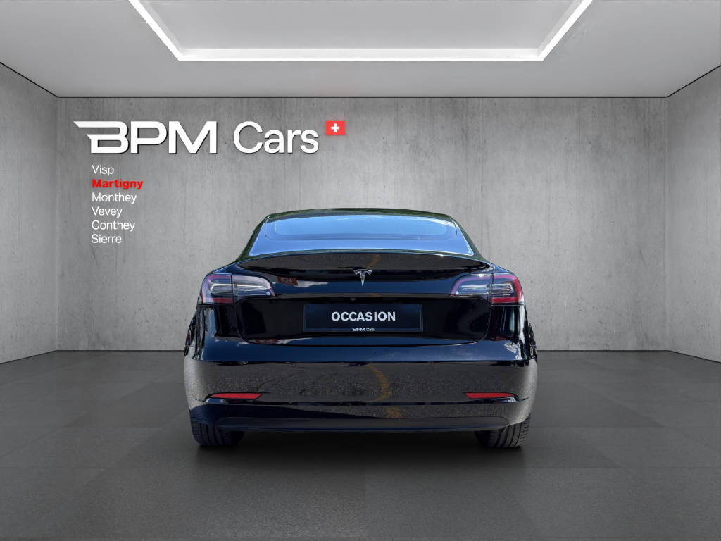 TESLA Model 3 Long Range Dual Motor AWD-showroom-element-2