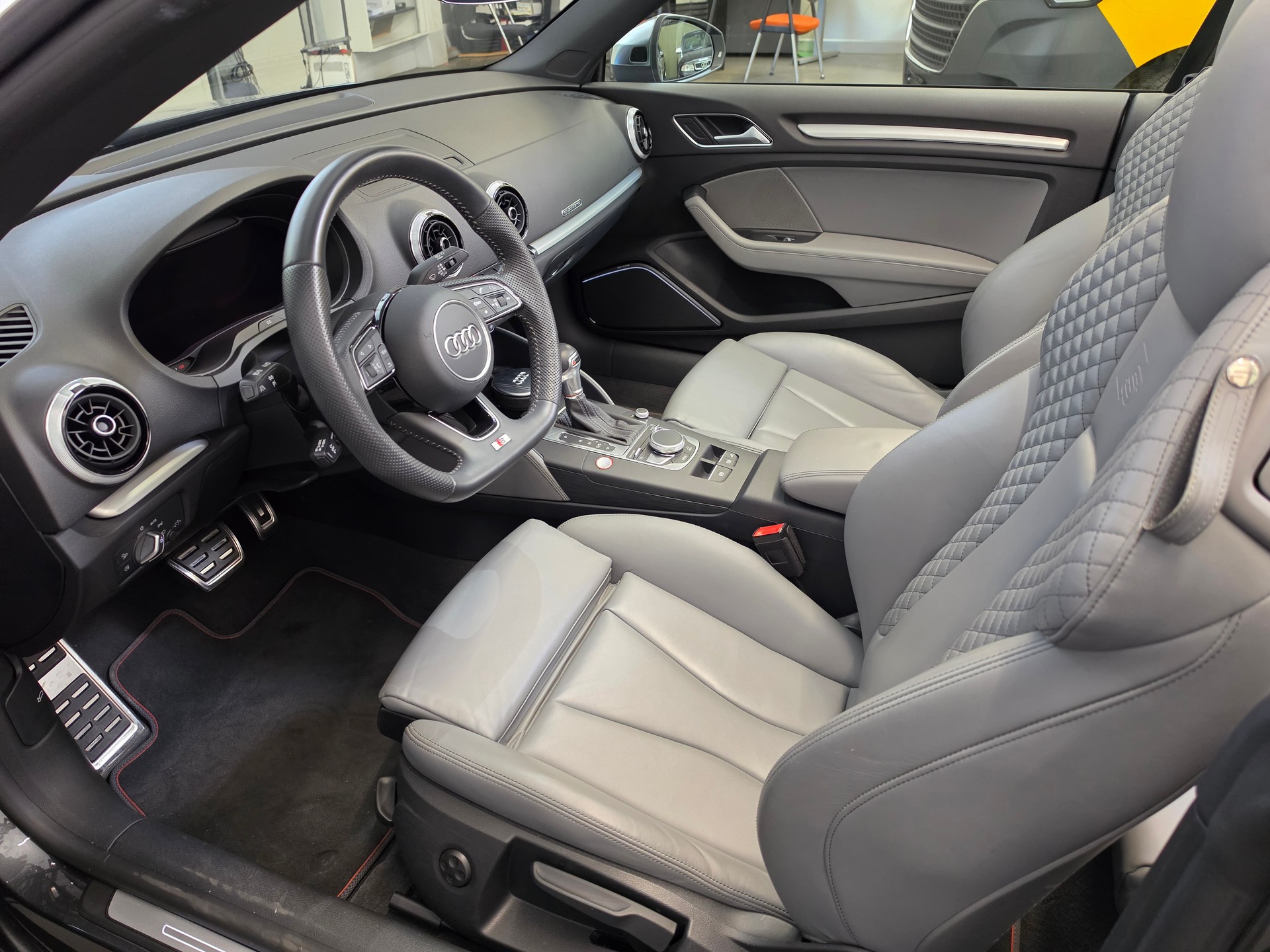 AUDI S3 Cabriolet 2.0 TFSI quattro S-tronic-image-6