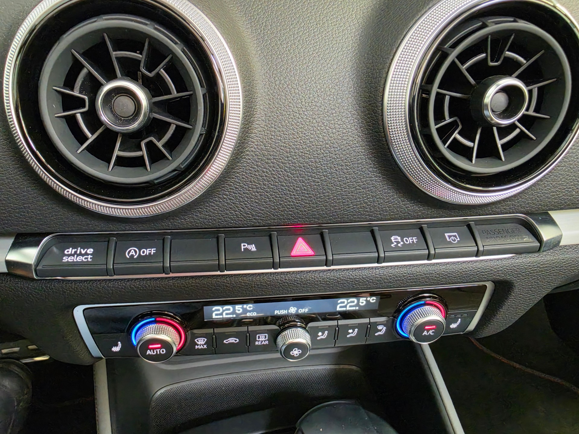 AUDI S3 Cabriolet 2.0 TFSI quattro S-tronic-image-14