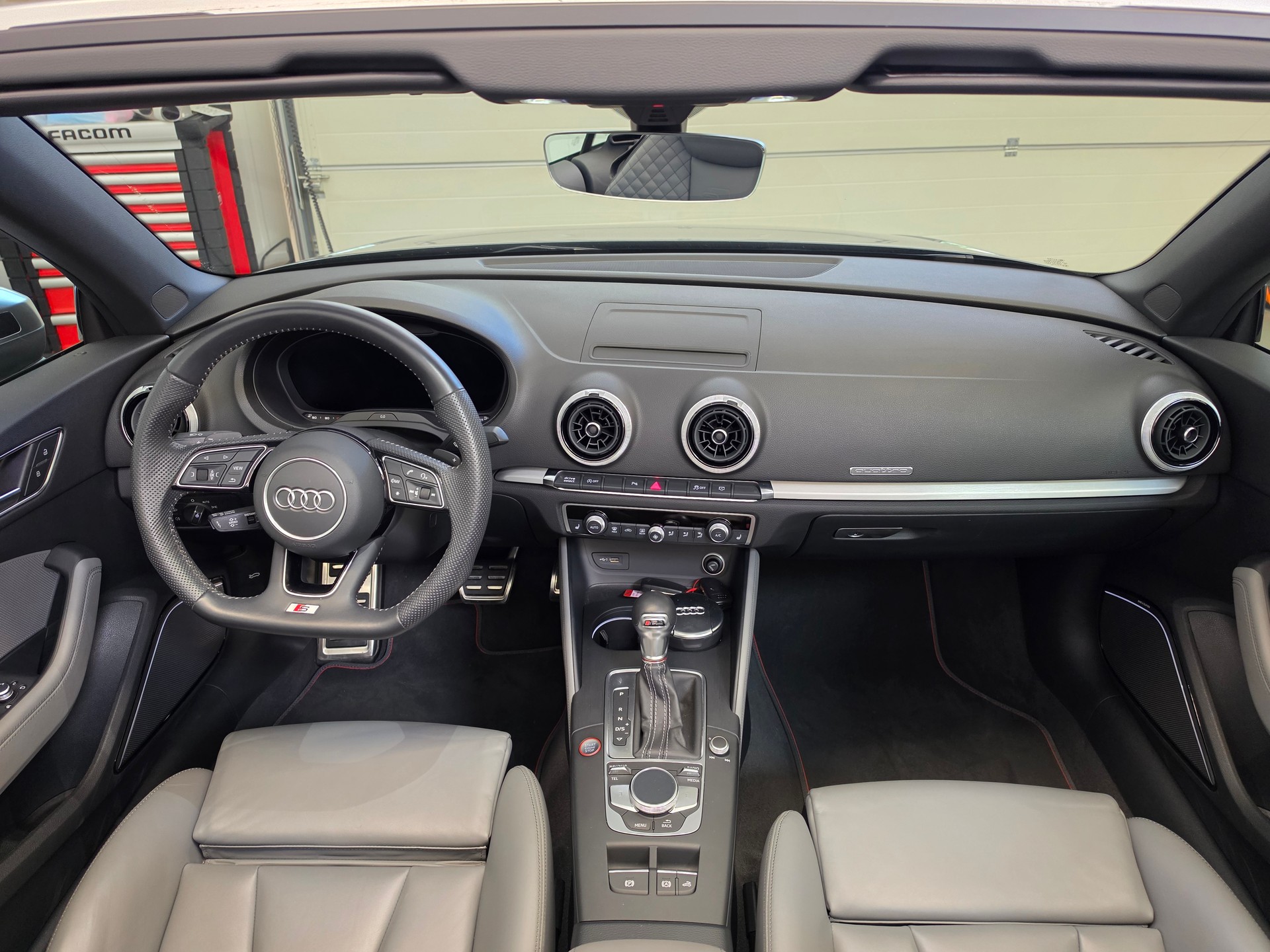 AUDI S3 Cabriolet 2.0 TFSI quattro S-tronic-image-8