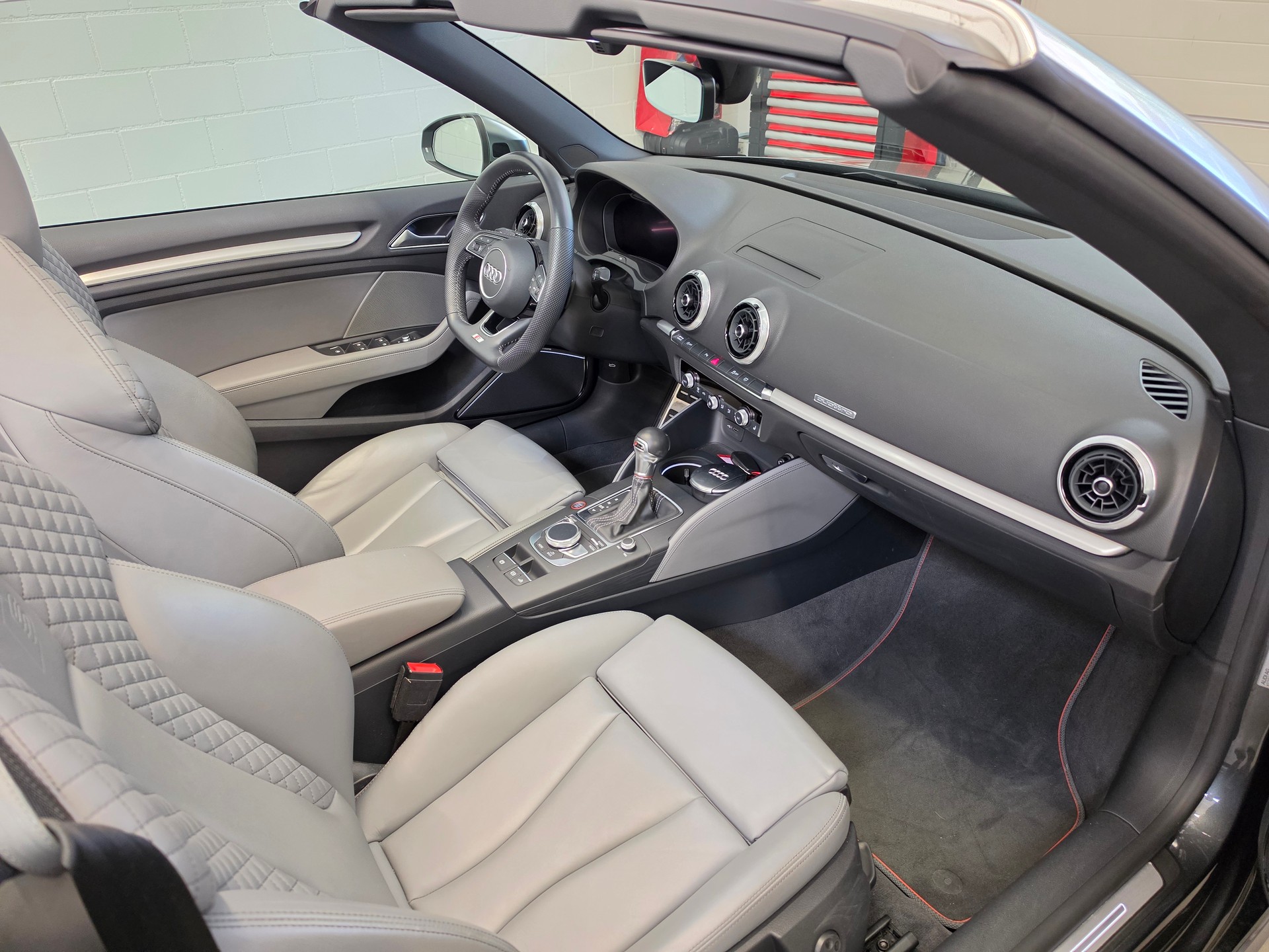 AUDI S3 Cabriolet 2.0 TFSI quattro S-tronic-image-21