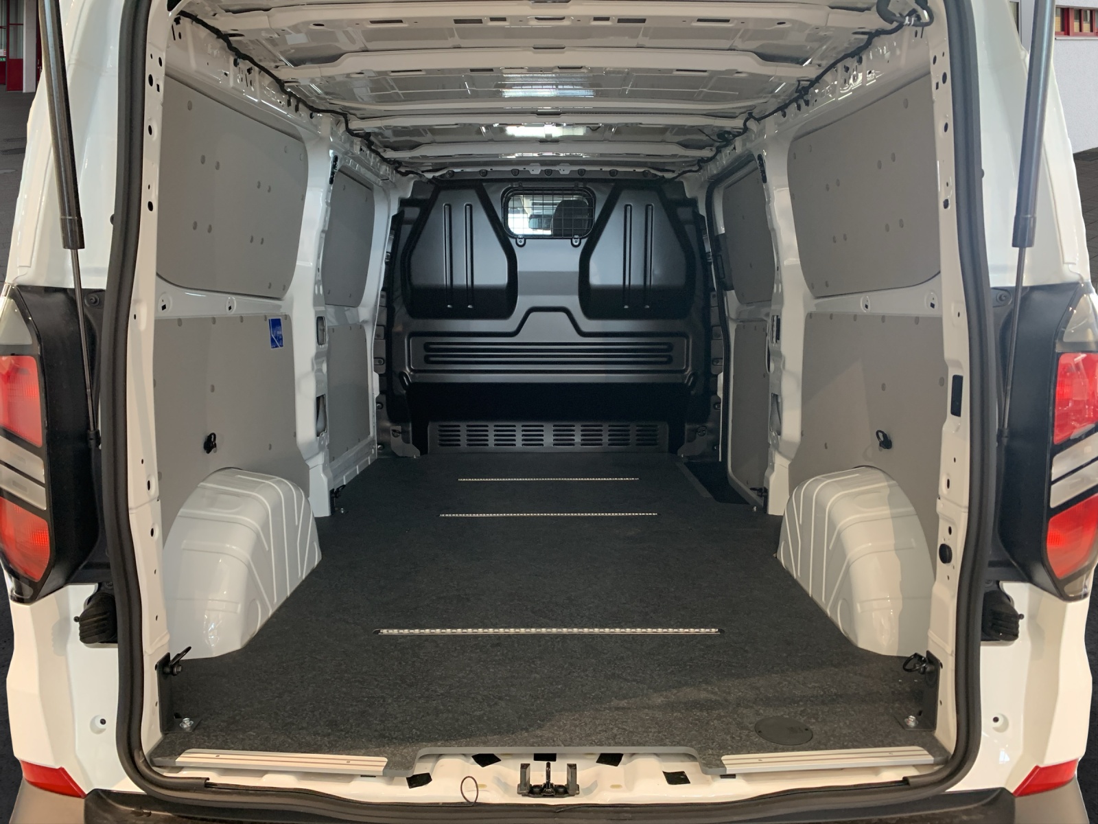 FORD Transit C Van 320 L2 2.0 EcoBlue 136 Trend-image-6