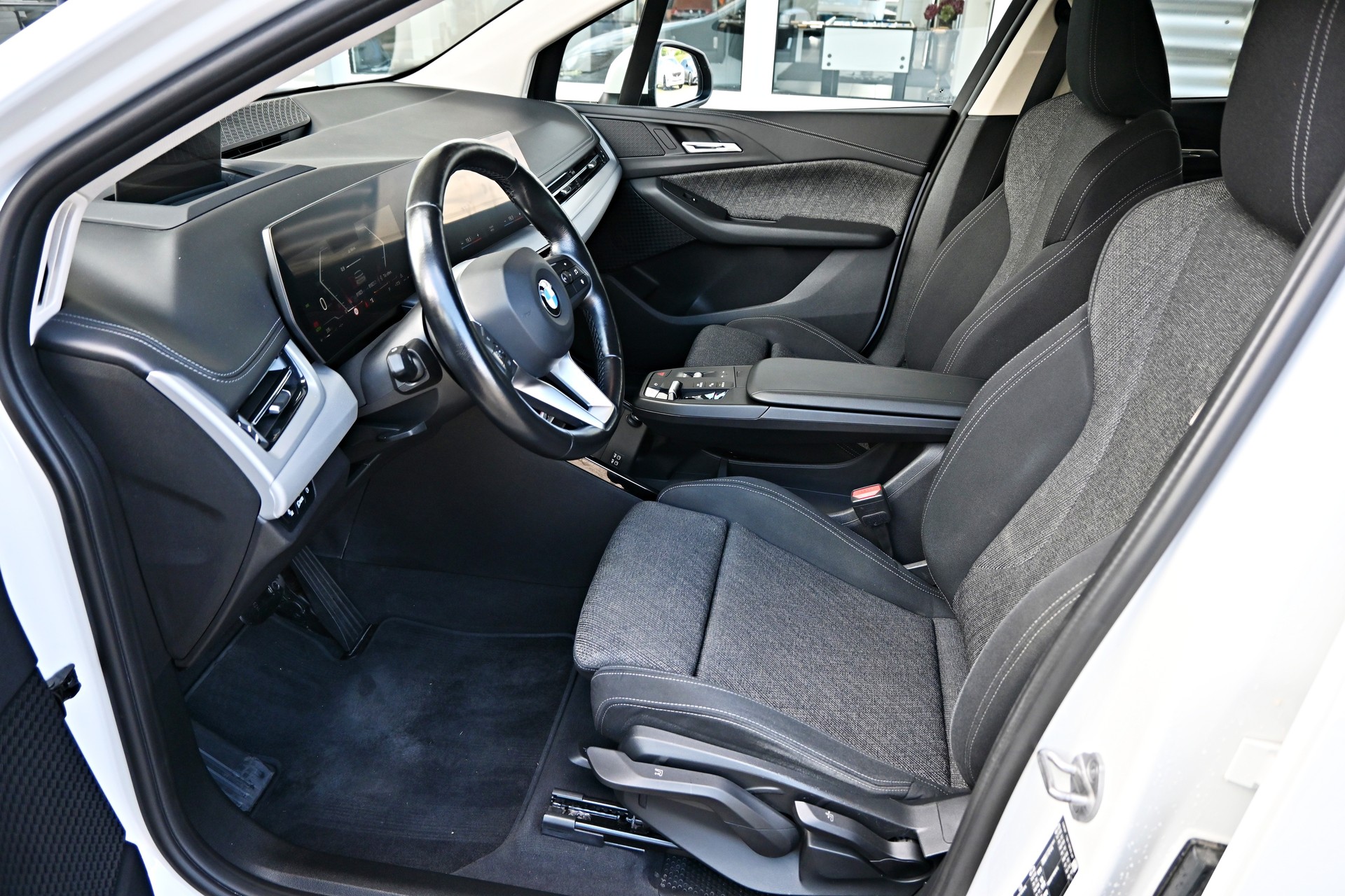 BMW 223d Active Tourer xDrive DKG 4X4 (CH Auto) + AHK 1500kg-image-12