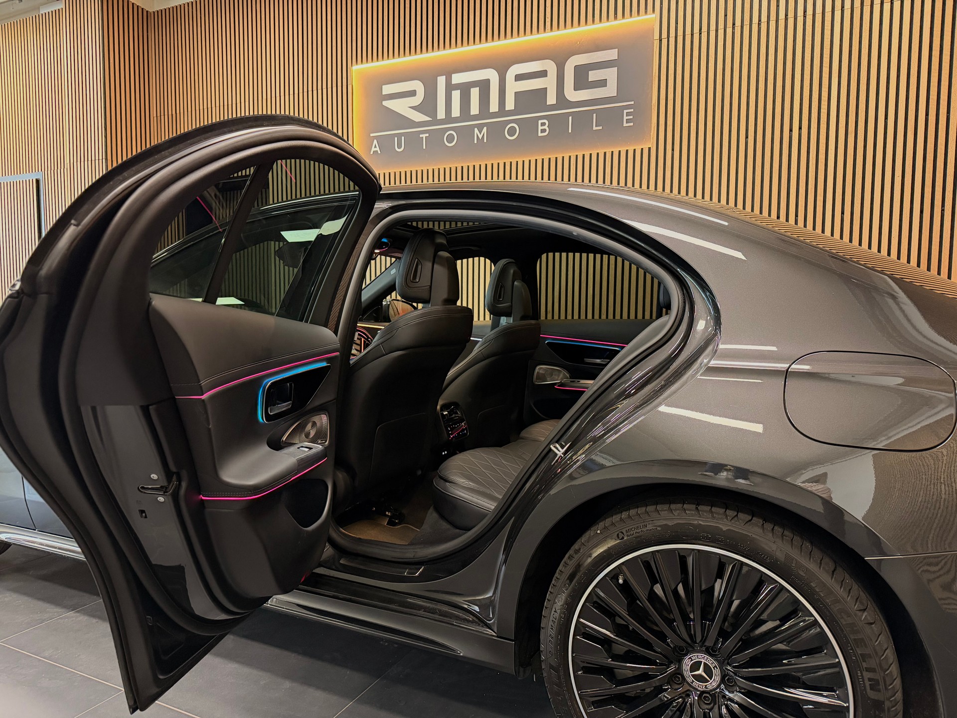 MERCEDES-BENZ E 400 e 4Matic 9G-Tronic | Ch-Fzg. | CarVertical | Vollausstattung-image-15