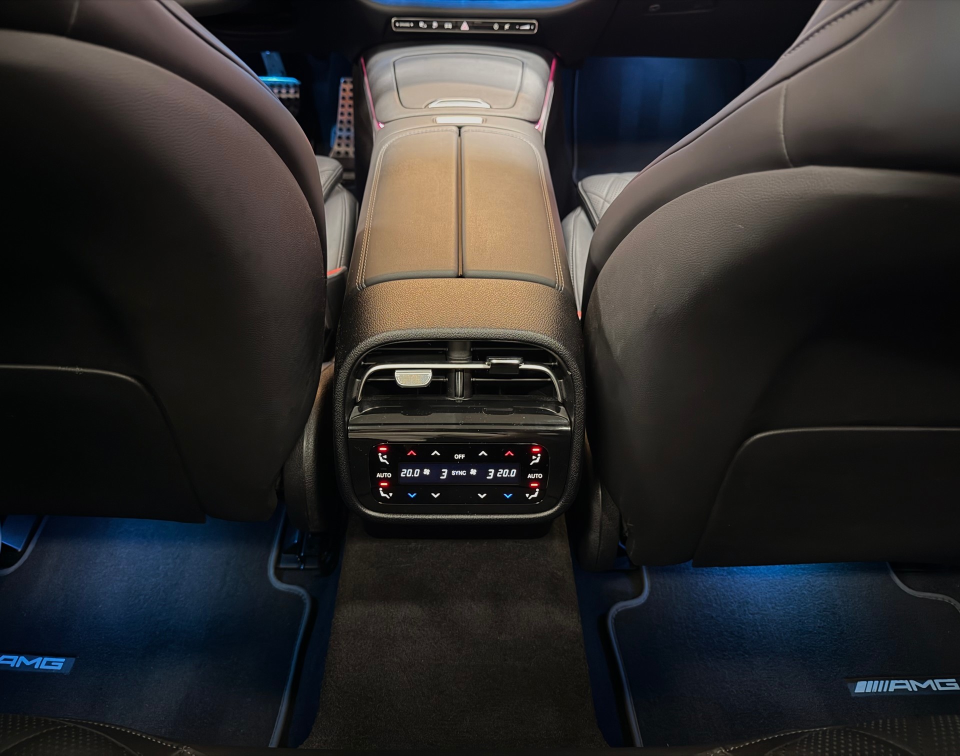 MERCEDES-BENZ E 400 e 4Matic 9G-Tronic | Ch-Fzg. | CarVertical | Vollausstattung-image-17