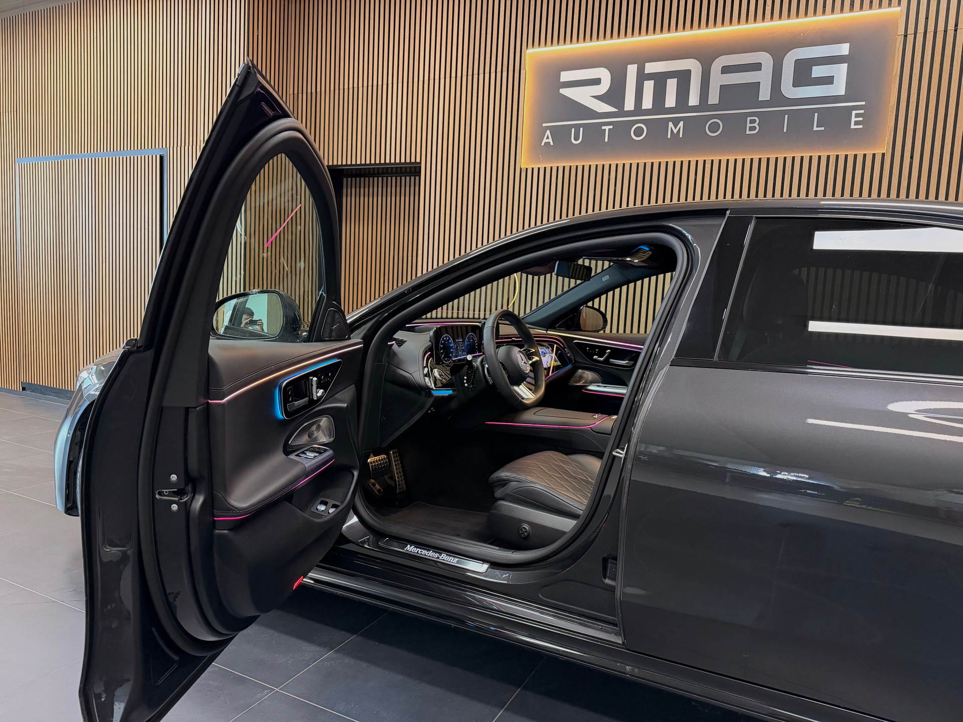 MERCEDES-BENZ E 400 e 4Matic 9G-Tronic | Ch-Fzg. | CarVertical | Vollausstattung-image-13