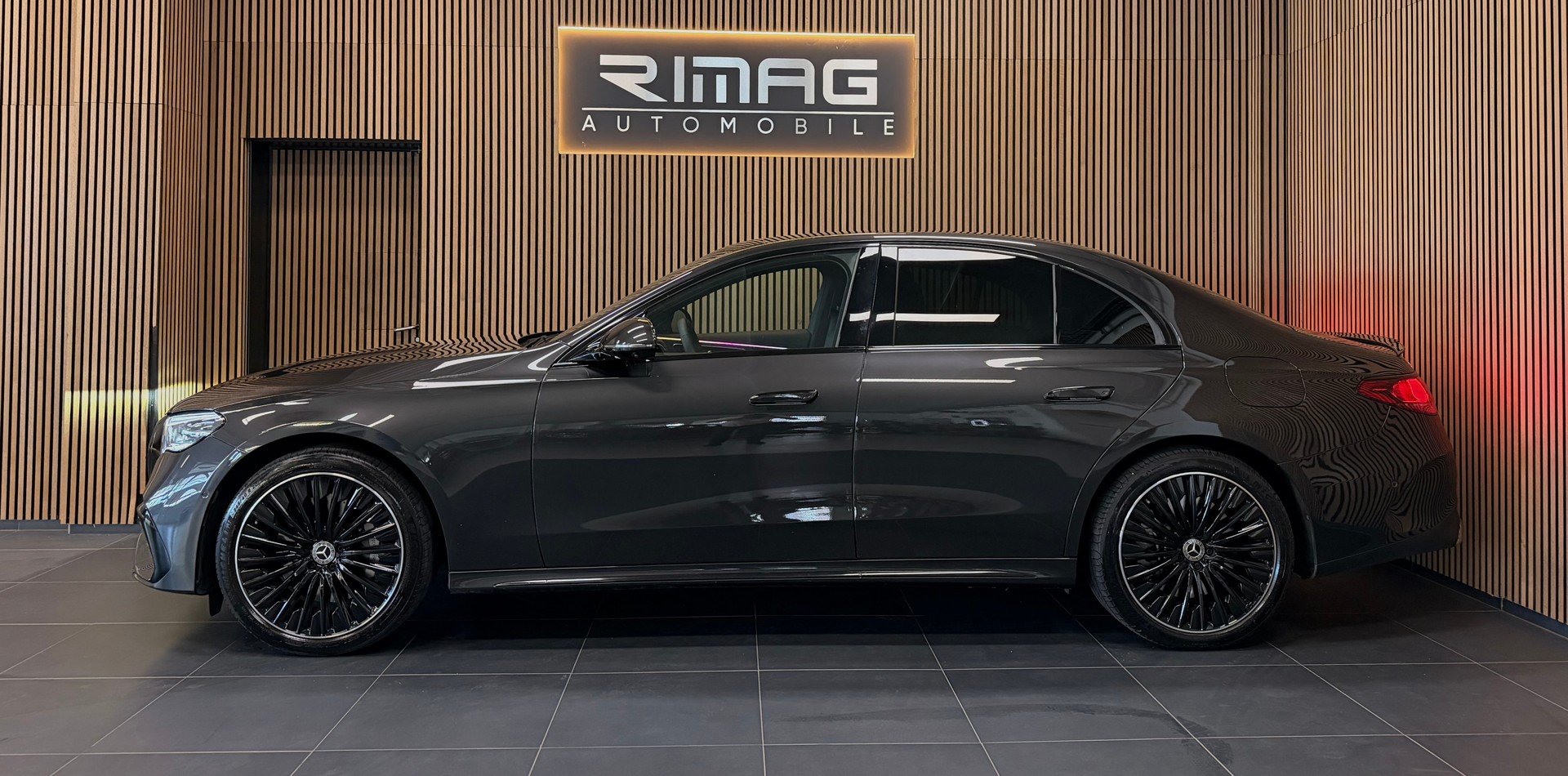 MERCEDES-BENZ E 400 e 4Matic 9G-Tronic | Ch-Fzg. | CarVertical | Vollausstattung-image-4