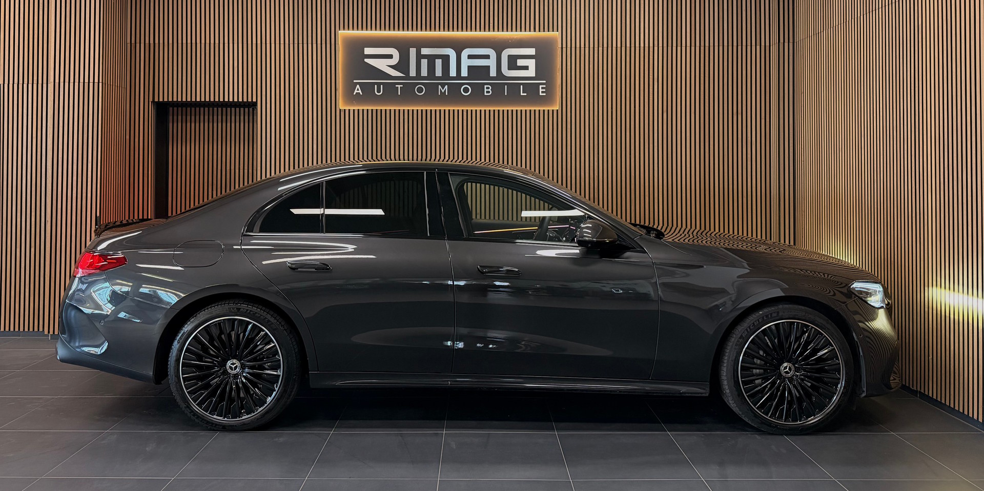 MERCEDES-BENZ E 400 e 4Matic 9G-Tronic | Ch-Fzg. | CarVertical | Vollausstattung-image-11