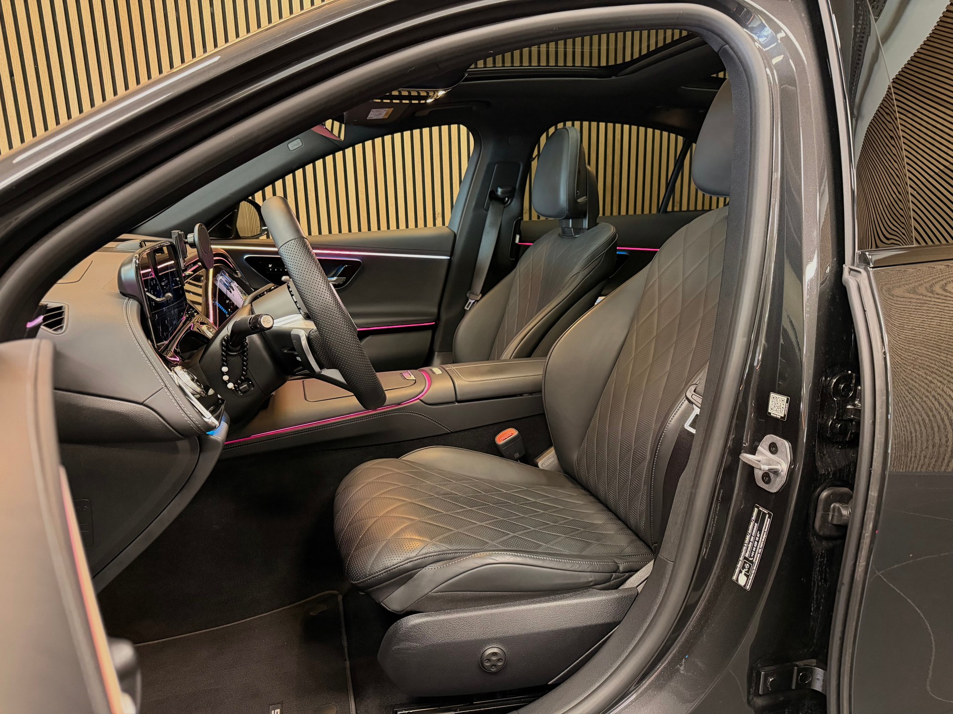 MERCEDES-BENZ E 400 e 4Matic 9G-Tronic | Ch-Fzg. | CarVertical | Vollausstattung-image-14