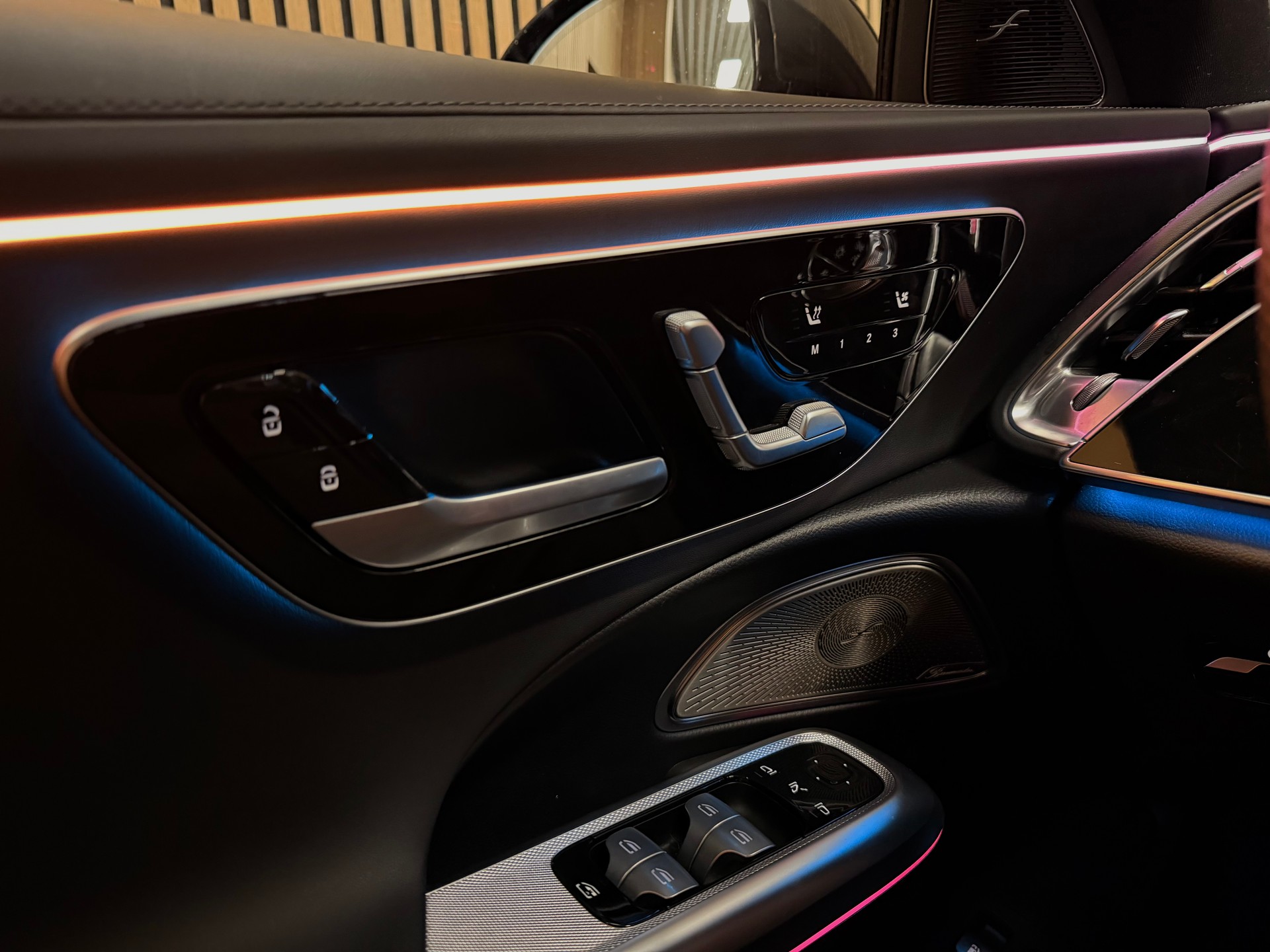 MERCEDES-BENZ E 400 e 4Matic 9G-Tronic | Ch-Fzg. | CarVertical | Vollausstattung-image-24