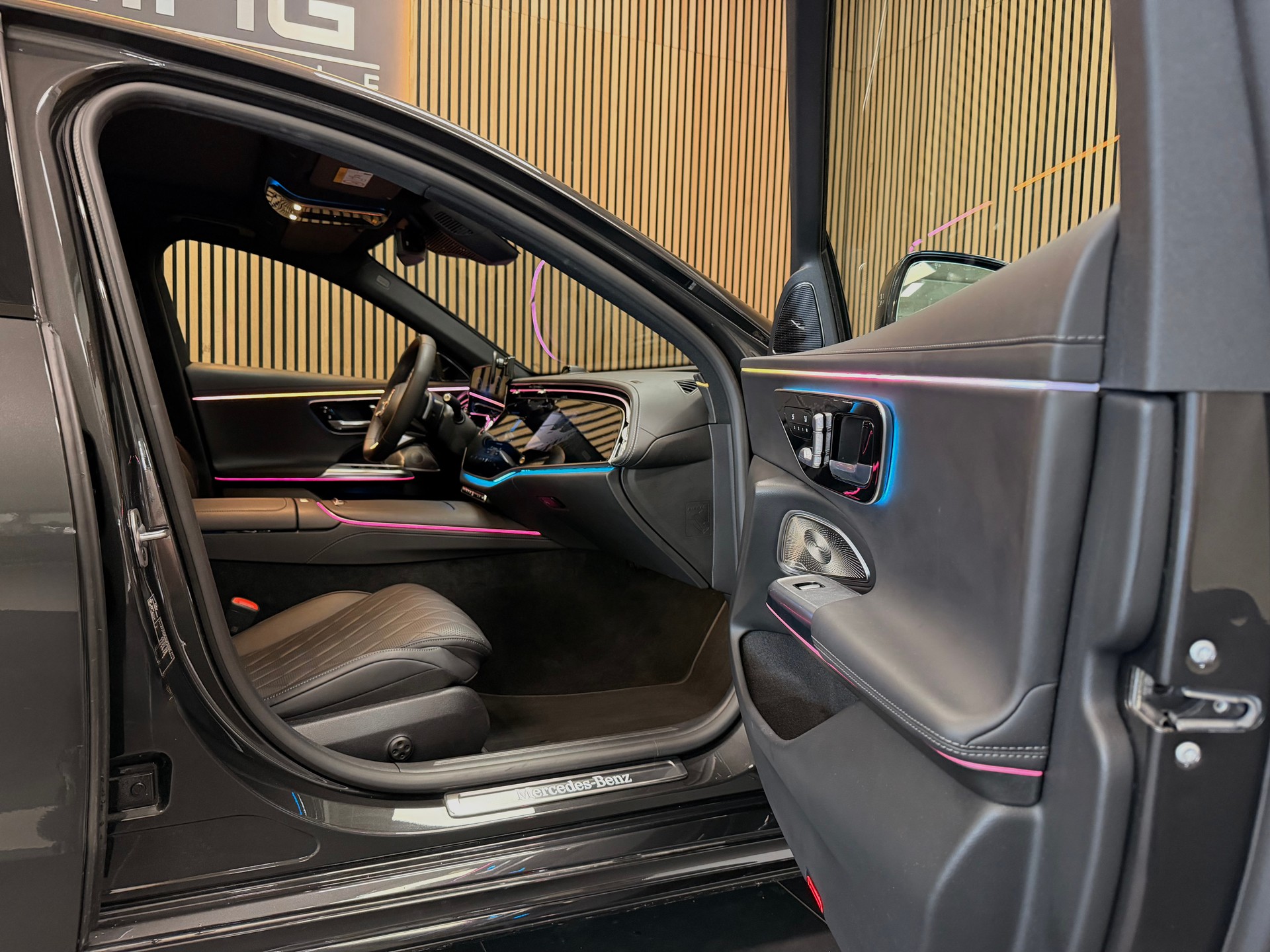 MERCEDES-BENZ E 400 e 4Matic 9G-Tronic | Ch-Fzg. | CarVertical | Vollausstattung-image-26