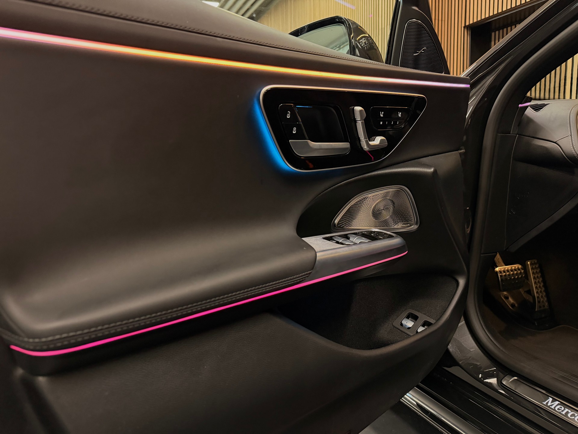 MERCEDES-BENZ E 400 e 4Matic 9G-Tronic | Ch-Fzg. | CarVertical | Vollausstattung-image-31