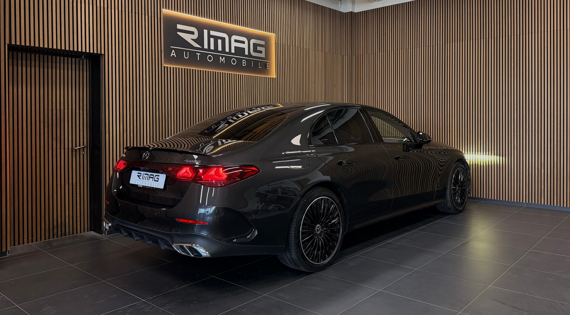MERCEDES-BENZ E 400 e 4Matic 9G-Tronic | Ch-Fzg. | CarVertical | Vollausstattung-image-12