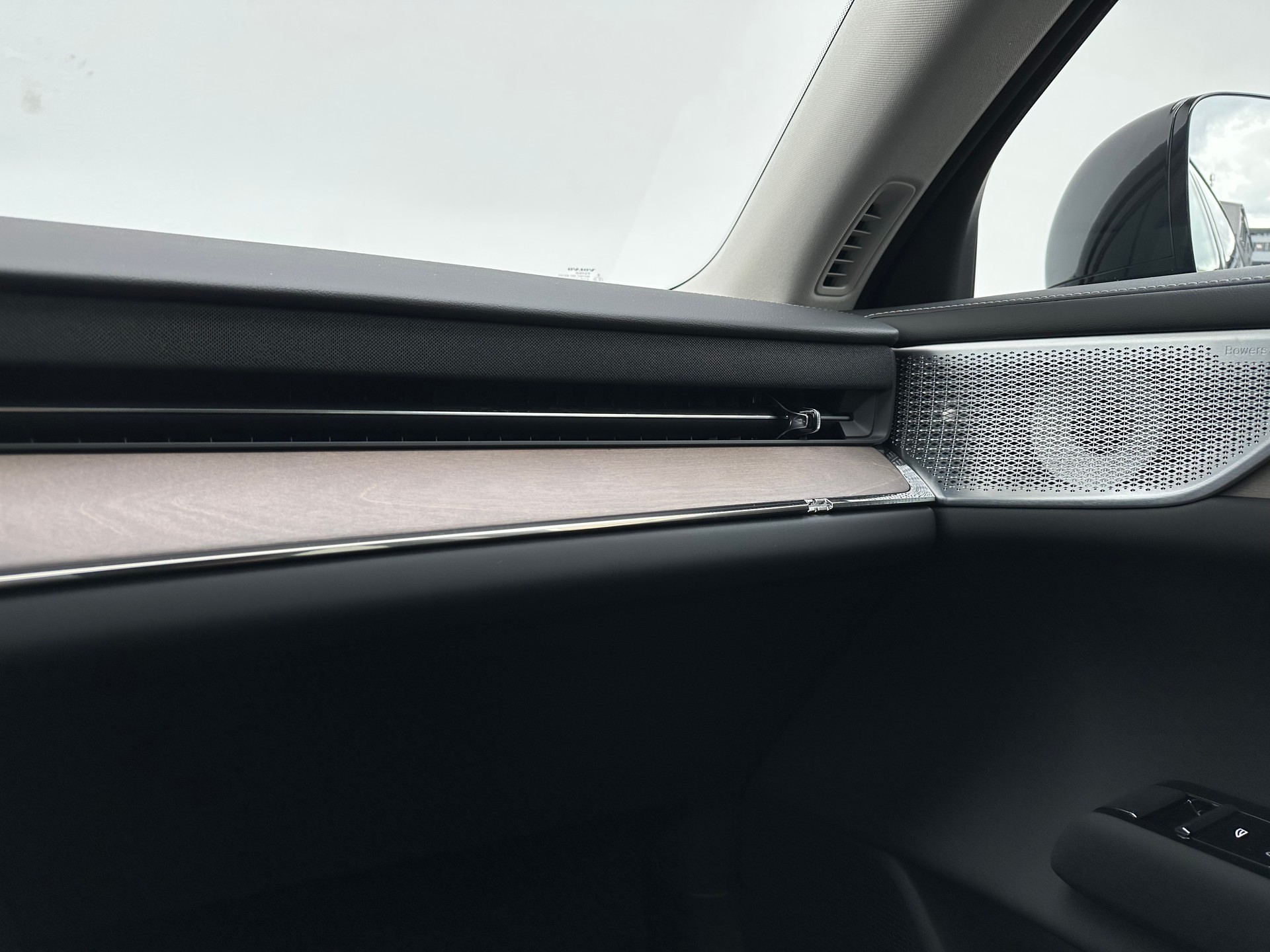VOLVO ES90 Ultra-image-12