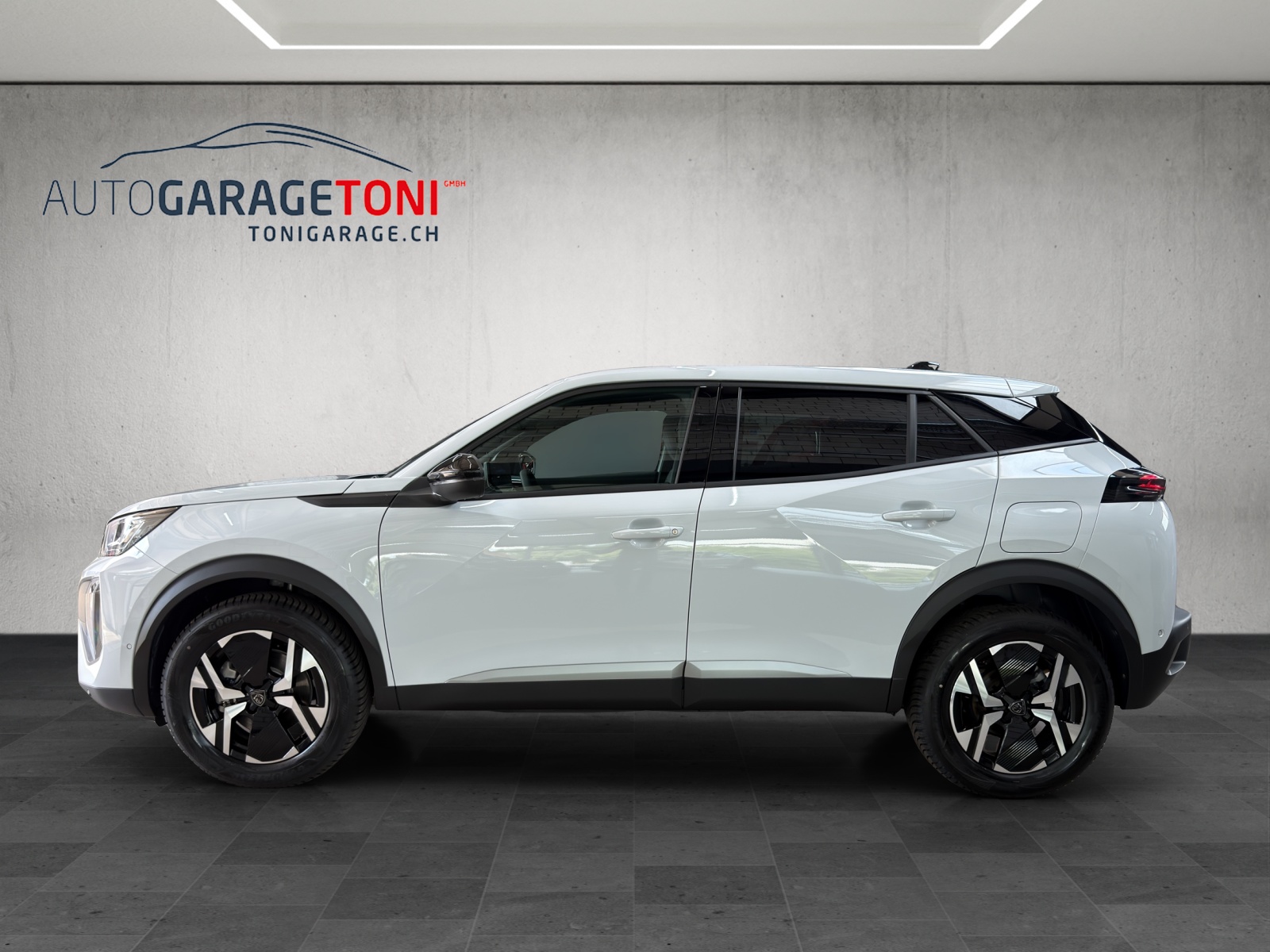 PEUGEOT 2008 1.2 145 MHEV Allure Premium-showroom-element-3